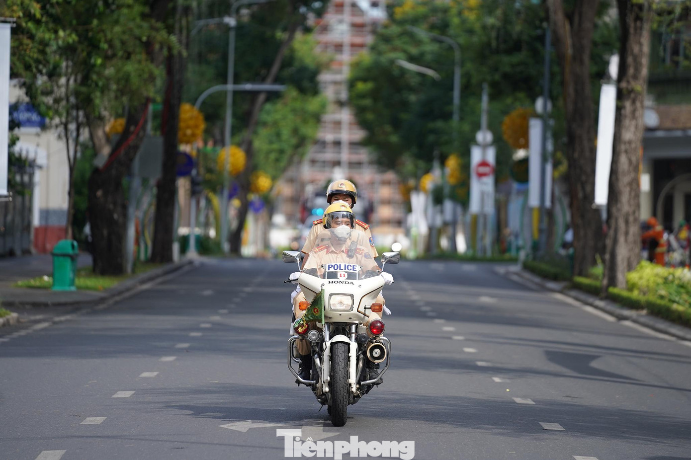 Sáng 2/4, Ban tổ chức lễ tang và gia đình đã tổ chức lễ truy điệu Phó Chủ tịch Thường trực UBND TPHCM Lê Hòa Bình tại Nhà tang lễ Quốc gia phía Nam, số 5 đường Phạm Ngũ Lão, phường 3, quận Gò Vấp, TPHCM. Sáng 2/4, Ban tổ chức lễ tang và gia đình đã tổ chức lễ truy điệu Phó Chủ tịch Thường trực UBND TPHCM Lê Hòa Bình tại Nhà tang lễ Quốc gia phía Nam, số 5 đường Phạm Ngũ Lão, phường 3, quận Gò Vấp, TPHCM.