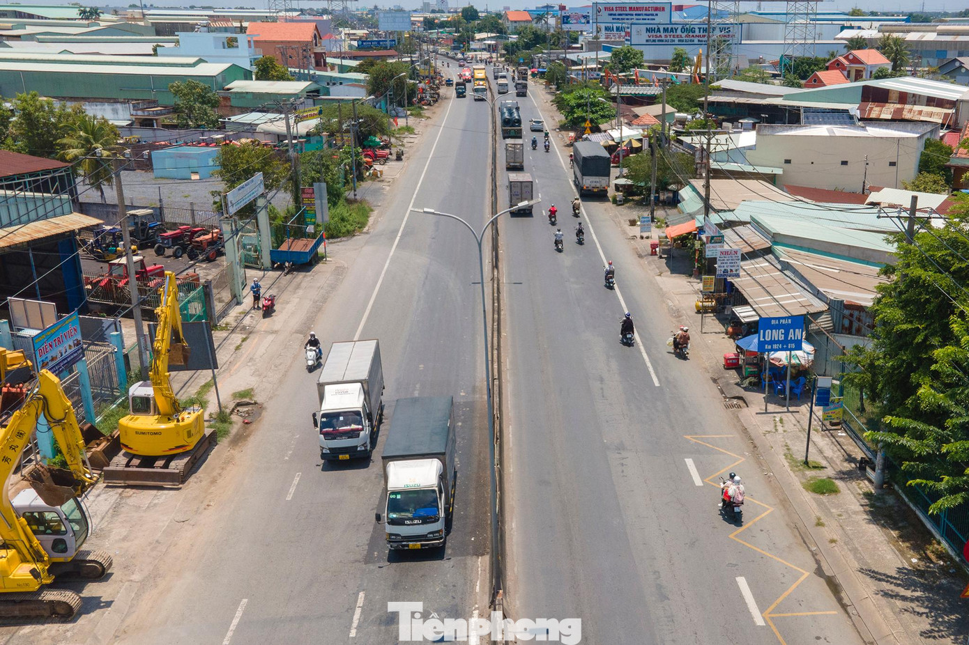 Dòng xe đổ về các tỉnh miền Tây, theo hướng Quốc lộ 1A qua địa phận tỉnh Long An giãn cách, không ghi nhận tình trạng ùn ứ.