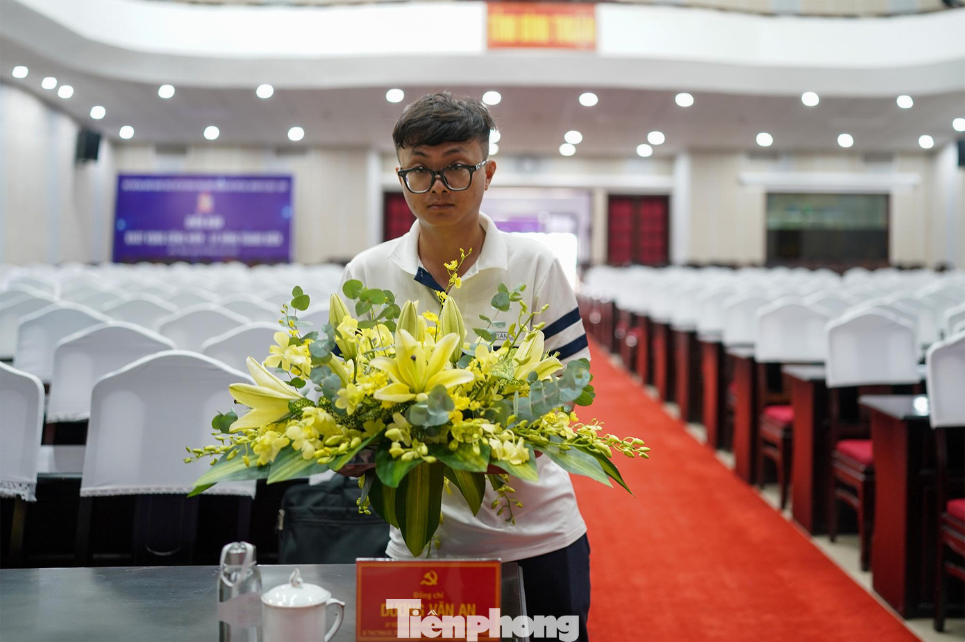 Bên trong hội trường, các bước hoàn thiện đang được triển khai. Bên trong hội trường, các bước hoàn thiện đang được triển khai.