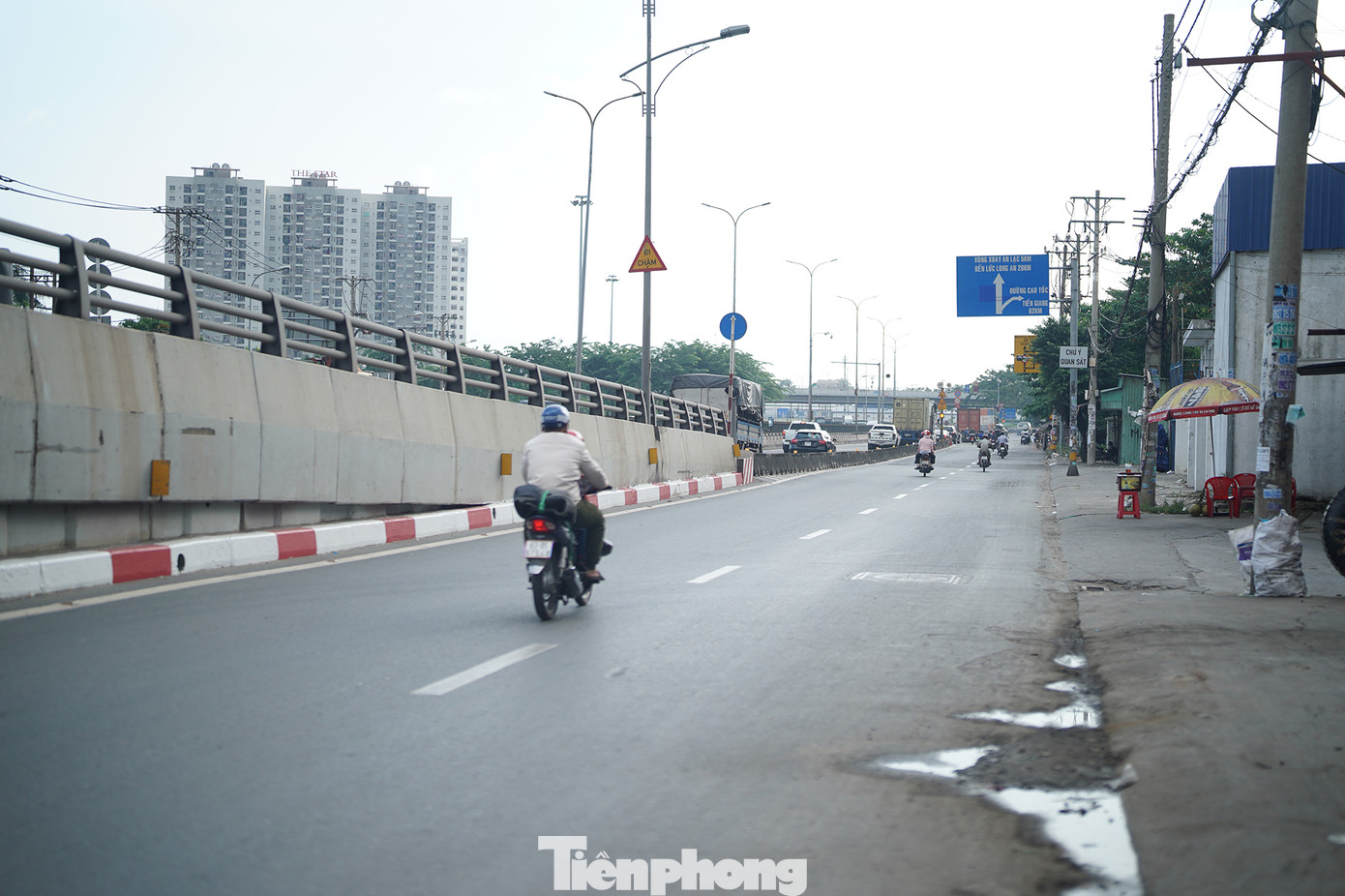 Cầu vượt Hương lộ 2 cùng thông thoáng ở hướng về các tỉnh miền Tây.