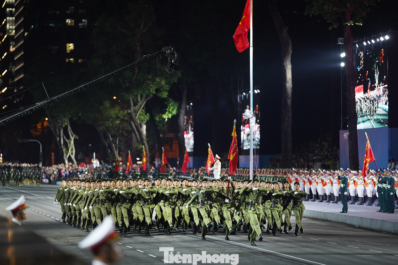 Khối nam sĩ quan An ninh nhân dân, lực lượng vinh dự được Đảng và Nhà nước tặng thưởng Huân chương Sao vàng, Huân chương Hồ Chí Minh.