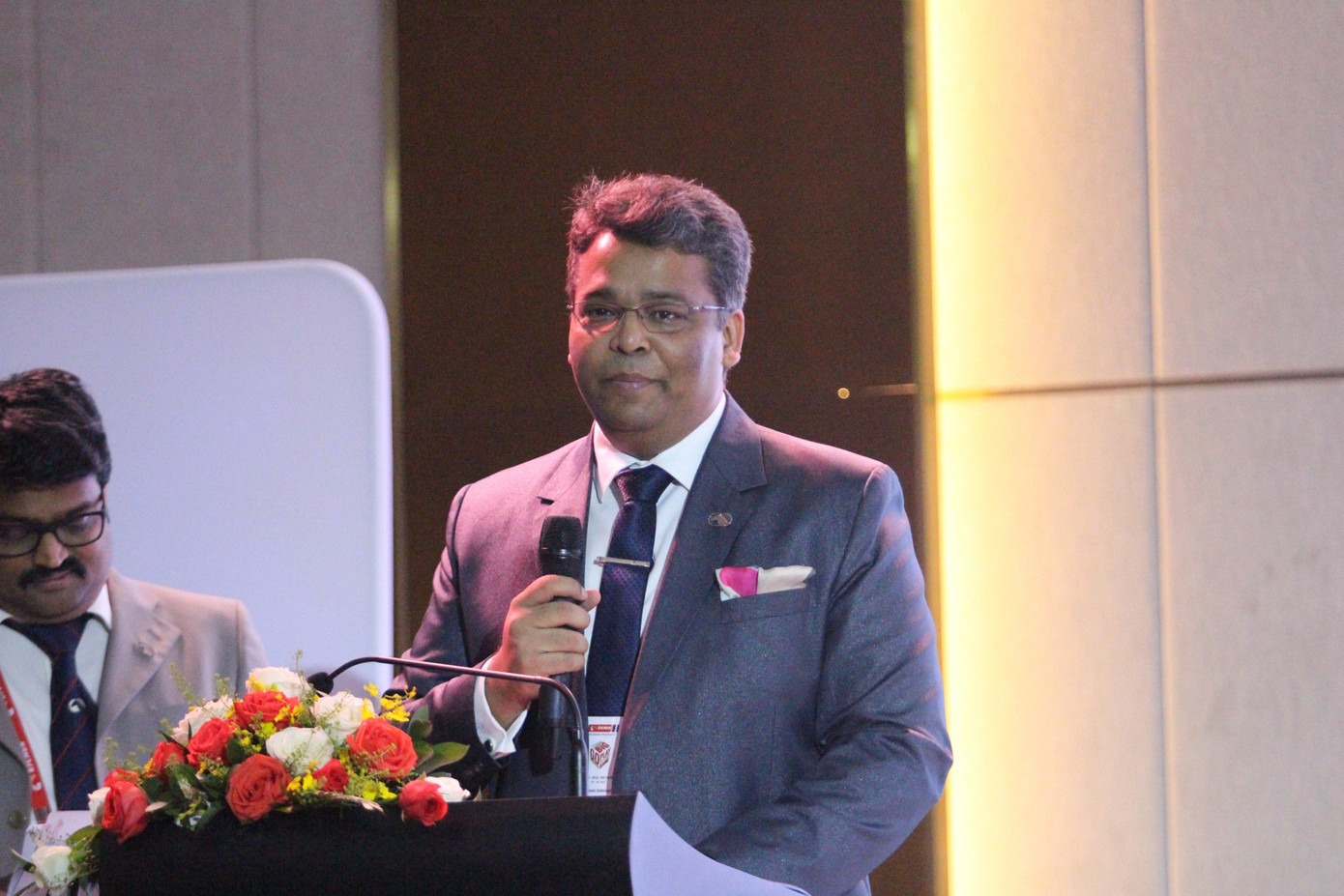 Đại diện Công ty Volvo – Eicher phát biểu cám ơn sự hiếu khách của TPHCM. Đại diện Công ty Volvo – Eicher phát biểu cám ơn sự hiếu khách của TPHCM.