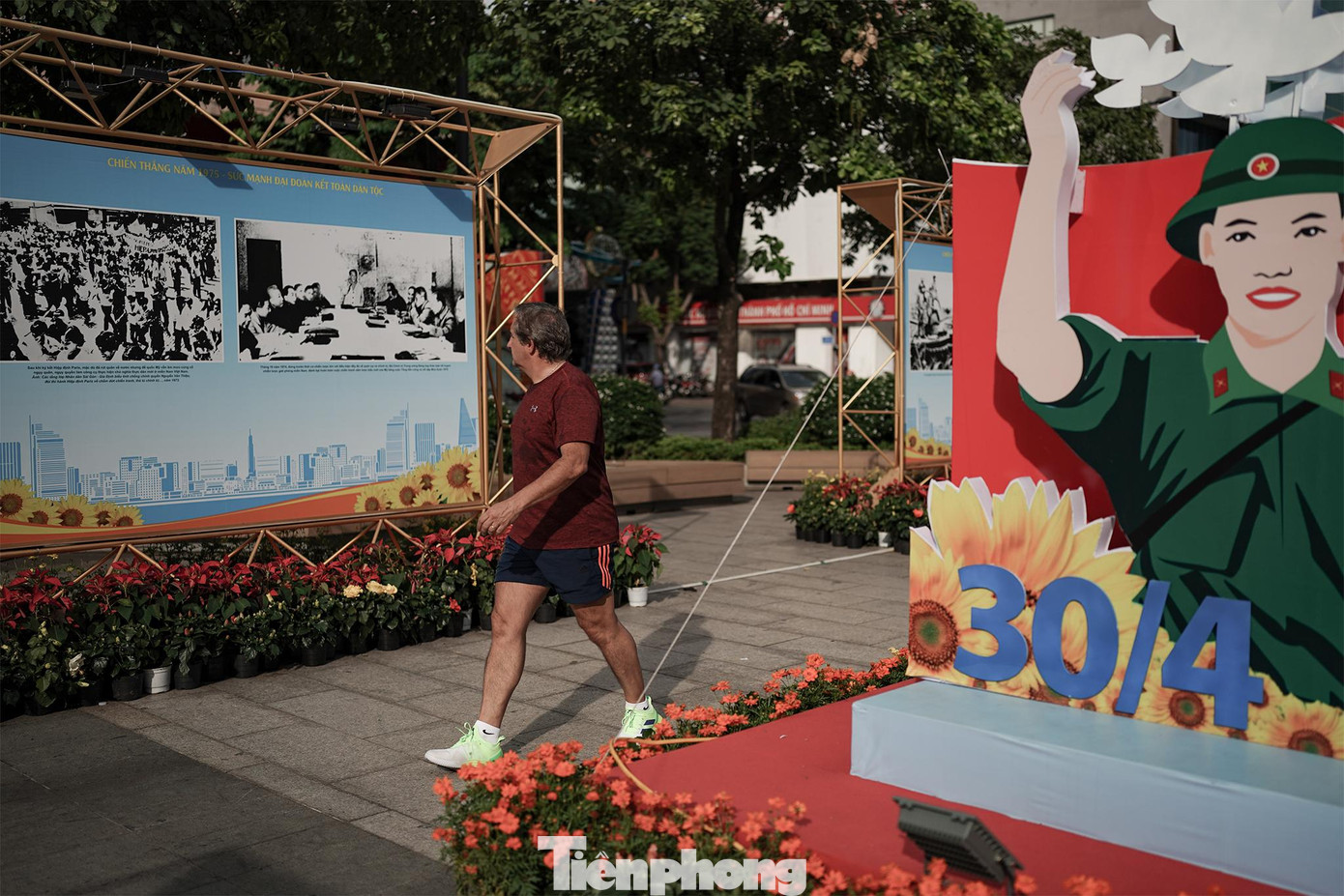 Về kết quả phát triển kinh tế - xã hội năm 2021, trong điều kiện vô cùng khó khăn của dịch bệnh, tổng thu ngân sách nhà nước của thành phố đạt 381.531 tỷ đồng, đạt 104,5% dự toán năm 2021. Đầu tư nước ngoài đạt 7,23 tỷ USD, tăng 38,48% tổng vốn đầu tư so với cùng kỳ năm trước. Một sự kiện quan trọng giúp cho Thành phố có thêm nguồn lực phát triển là việc Quốc hội thông qua mức ngân sách giữ lại cho TPHCM năm 2022 là 21%.