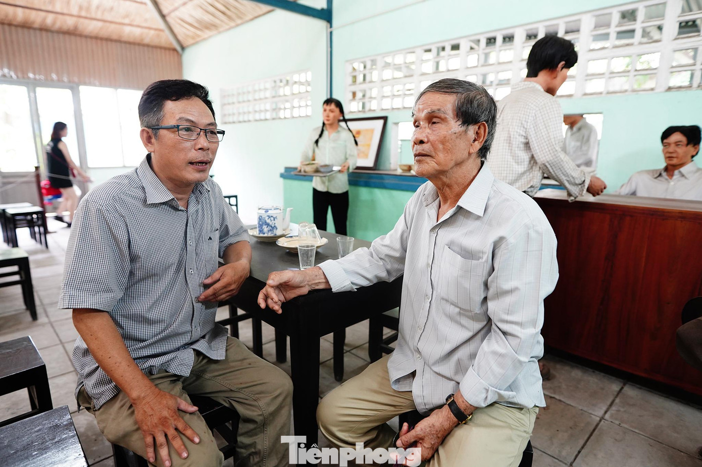 Theo lời kể của các nhân chứng, trong cuộc Tổng tiến công xuân Mậu Thân 1968, quán là hậu cứ quan trọng cho các trận đánh vào Dinh Độc Lập, Đại sứ quán Mỹ, Đài phát thanh, Bộ Tổng tham mưu... Từ năm 1963 đến ngày thống nhất đất nước, quán Nhan Hương đã hoàn thành nhiệm vụ bảo đảm an toàn, bí mật cho cán bộ quân khu, biệt động, quân báo... đến trú ém và nhận chỉ thị một số trận đánh. Theo lời kể của các nhân chứng, trong cuộc Tổng tiến công xuân Mậu Thân 1968, quán là hậu cứ quan trọng cho các trận đánh vào Dinh Độc Lập, Đại sứ quán Mỹ, Đài phát thanh, Bộ Tổng tham mưu... Từ năm 1963 đến ngày thống nhất đất nước, quán Nhan Hương đã hoàn thành nhiệm vụ bảo đảm an toàn, bí mật cho cán bộ quân khu, biệt động, quân báo... đến trú ém và nhận chỉ thị một số trận đánh.