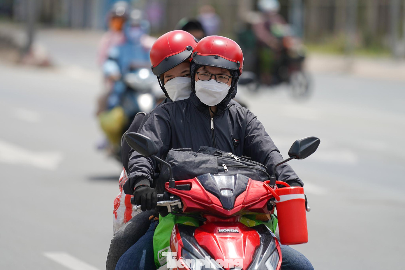 Chuẩn bị nước cho chuyến hành trình dài.