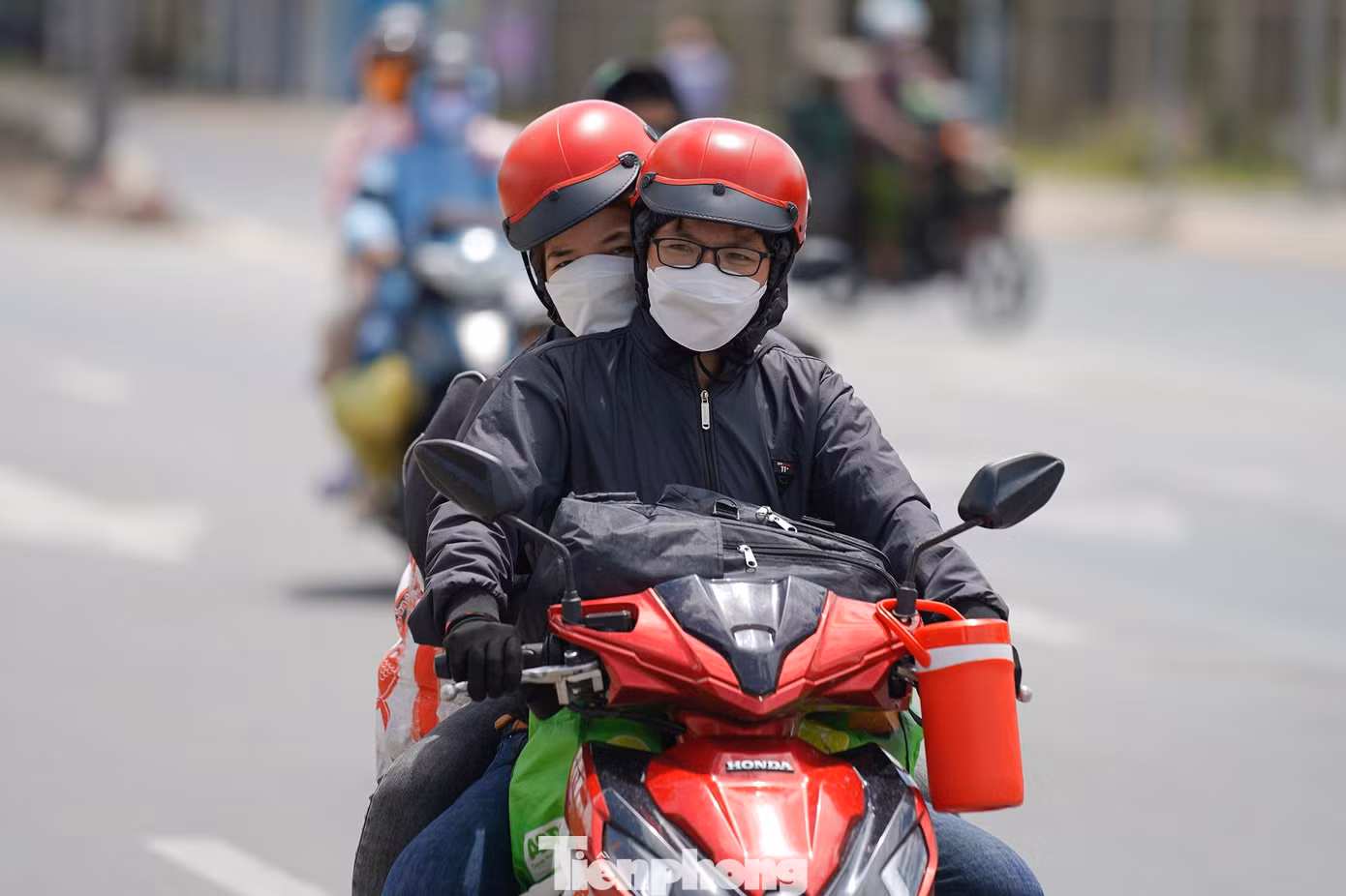 Chuẩn bị nước cho chuyến hành trình dài.