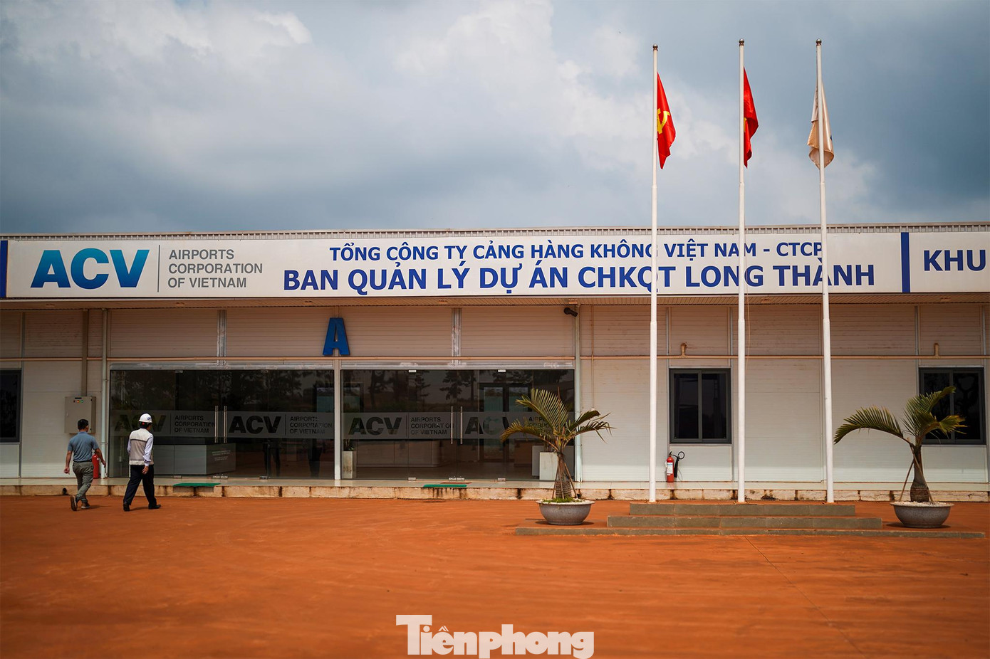 Đây là dự án hạ tầng có tổng mức đầu tư lớn nhất từ trước tới nay, ACV được Chính phủ chỉ định thực hiện dự án, trực tiếp đầu tư bằng vốn của doanh nghiệp các công trình thiết yếu của cảng hàng không. Đây là dự án hạ tầng có tổng mức đầu tư lớn nhất từ trước tới nay, ACV được Chính phủ chỉ định thực hiện dự án, trực tiếp đầu tư bằng vốn của doanh nghiệp các công trình thiết yếu của cảng hàng không.