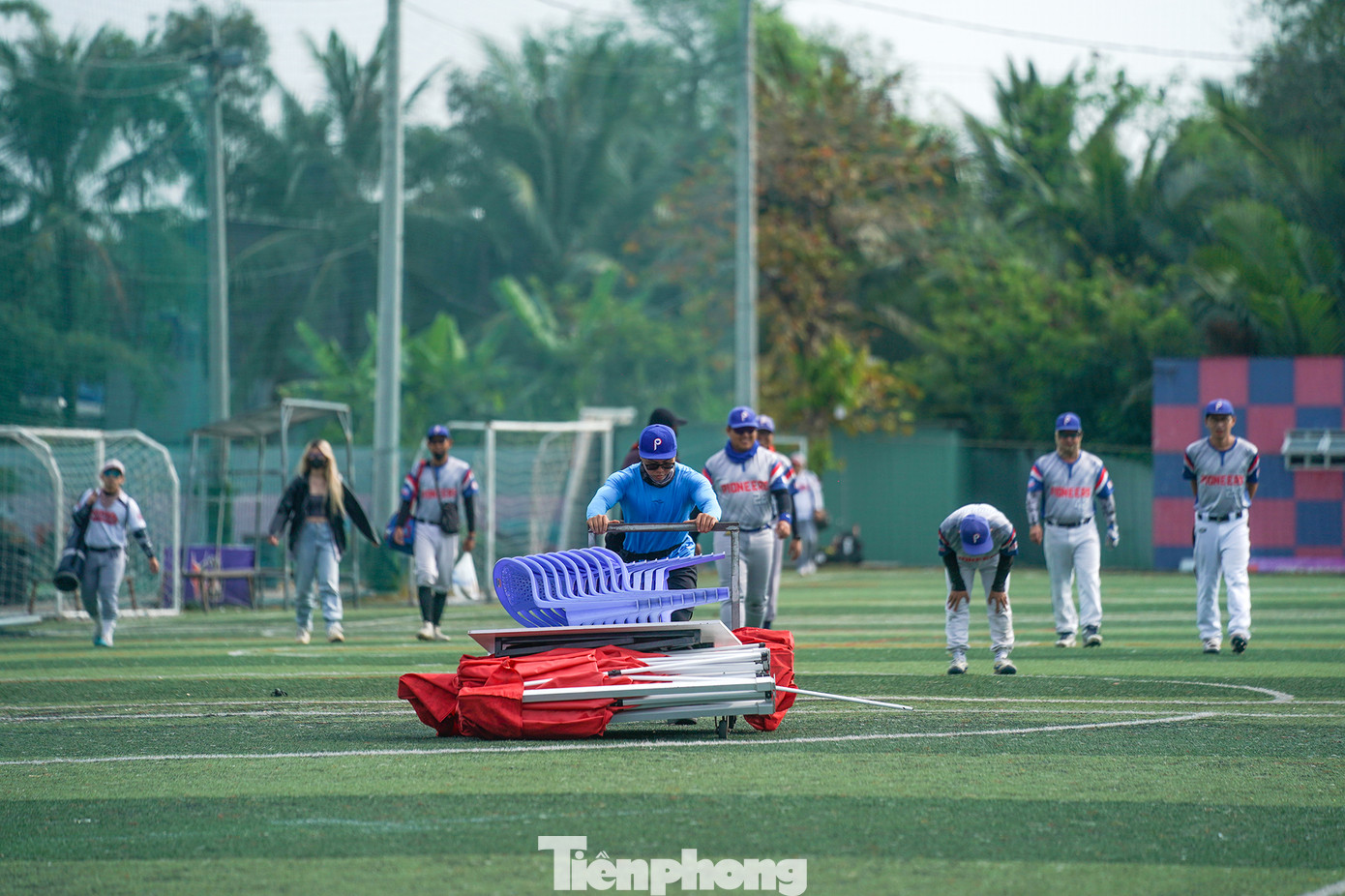 Do TPHCM chưa có sân bóng chày nên các bạn thường phải tự thiết kế sân mỗi khi muốn chơi.