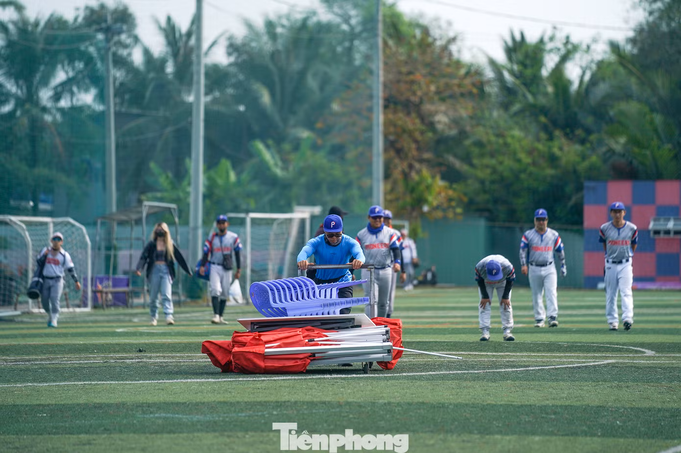 Do TPHCM chưa có sân bóng chày nên các bạn thường phải tự thiết kế sân mỗi khi muốn chơi.