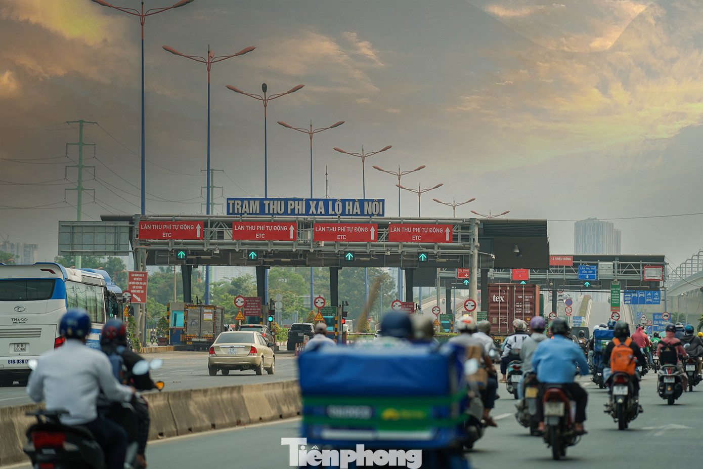 Trạm BOT xa lộ Hà Nội có 16 làn (mỗi hướng 8 làn). Hiện nay, nhà đầu tư dự án là Công ty cổ phần Đầu tư hạ tầng kỹ thuật TPHCM đã nâng cấp 8 làn thu phí thủ công thành làn thu phí ETC. Mới đây, nhà đầu tư tiếp tục đề xuất đầu tư thêm 12 làn, trong đó 8 làn ETC còn lại trên tuyến chính và lắp đặt mới 4 làn ETC trên đường song hành. Dự án nâng cấp, mở rộng xa lộ Hà Nội và quốc lộ 1 dài 15,7km được triển khai từ năm 2010. Dự án có quy mô mở rộng mặt đường cũ từ 4 làn xe lên từ 12 đến 16 làn xe, xây dựng mới hai đường song hành hai bên đường chính, mỗi đường rộng trung bình 12m... Tổng vốn đầu tư là 4.905 tỷ đồng. Nhà đầu tư thu phí trong 17 năm 9 tháng để hoàn vốn cho dự án. Từ 1/4/2021, trạm BOT xa lộ Hà Nội bắt đầu thu phí để hoàn vốn cho dự án.