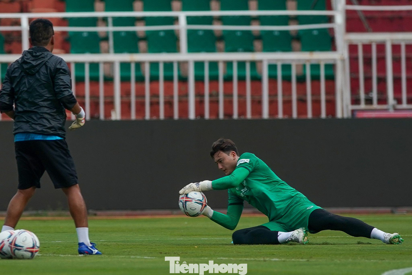 Bản thân Đặng Văn Lâm cũng vô cùng khiêm tốn dù đang sở hữu thống kê đáng nể với 3 trận liên tiếp giữ sạch lưới, trong đó có 2 trận ở V.League: “Những thử thách còn ở phía trước”, Đặng Văn Lâm khẳng định.