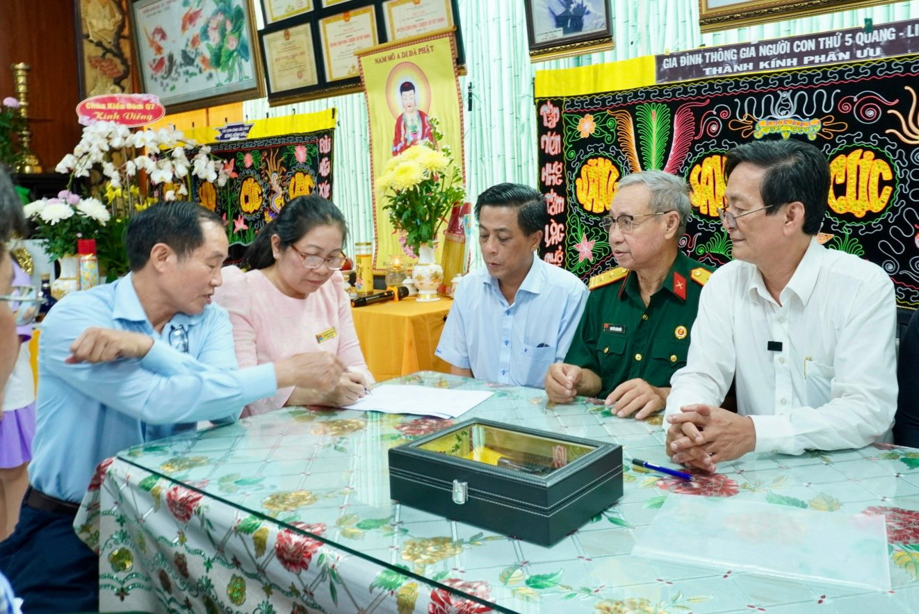 Sau khi bàn bạc và thống nhất giữa các thành viên trong gia đình, gia đình ông Lâm Sơn Náo quyết định trao tặng khẩu súng K59 cho Bảo tàng Biệt động Sài Gòn - Gia Định để nhiều thế hệ người Việt Nam, đặc biệt là thế hệ trẻ, hiểu rõ hơn về những hy sinh, cống hiến của các chiến sĩ Biệt động Sài Gòn trong cuộc kháng chiến chống Mỹ cứu nước. Sau khi bàn bạc và thống nhất giữa các thành viên trong gia đình, gia đình ông Lâm Sơn Náo quyết định trao tặng khẩu súng K59 cho Bảo tàng Biệt động Sài Gòn - Gia Định để nhiều thế hệ người Việt Nam, đặc biệt là thế hệ trẻ, hiểu rõ hơn về những hy sinh, cống hiến của các chiến sĩ Biệt động Sài Gòn trong cuộc kháng chiến chống Mỹ cứu nước.