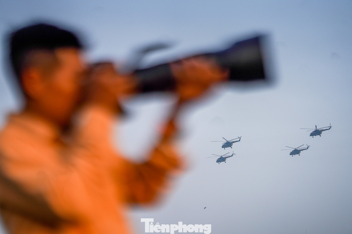 Nhiều tay máy cũng chuẩn bị "hàng khủng" để bắt khoảnh khắc đẹp nhất của các phi đội.