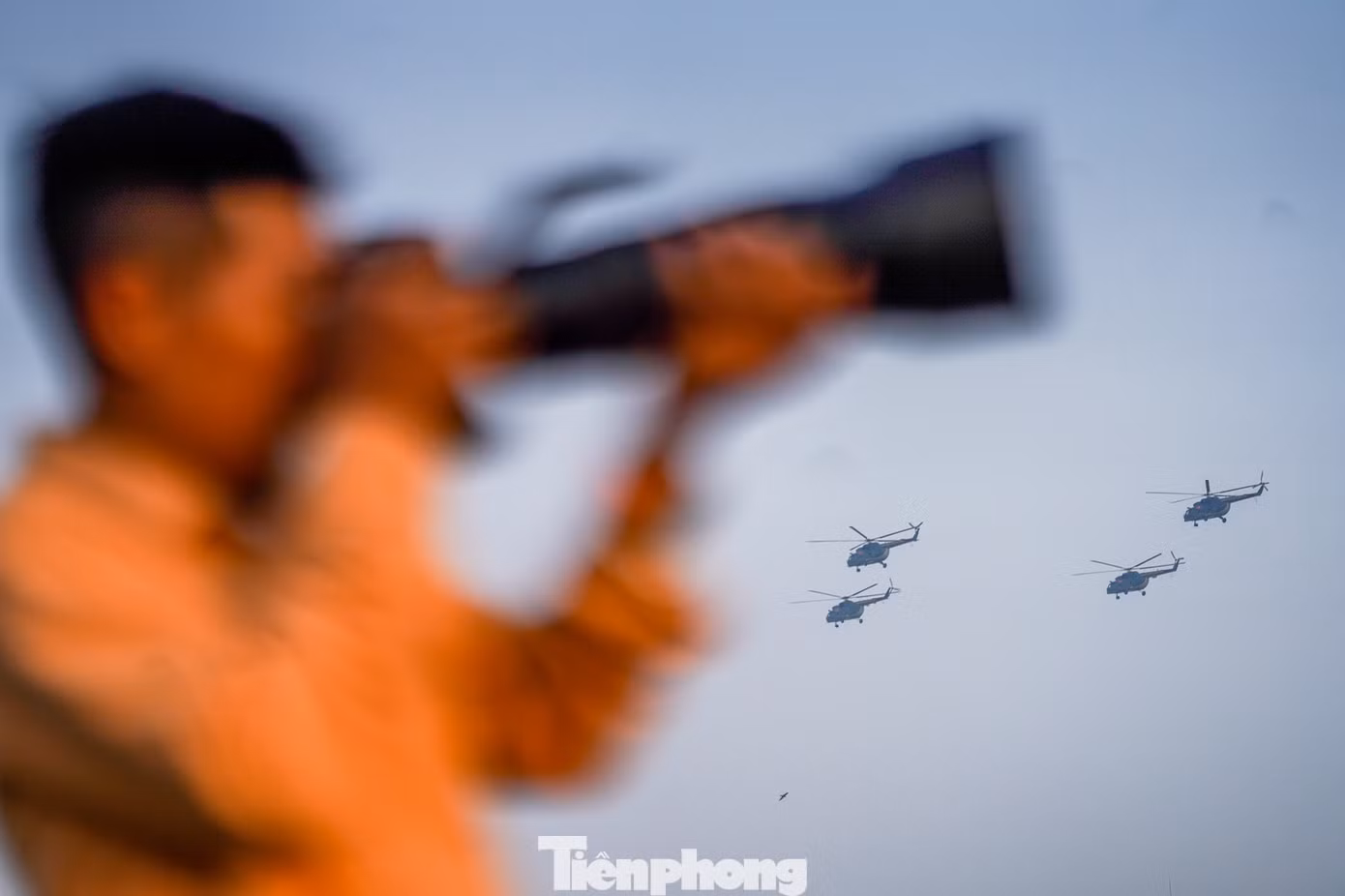 Nhiều tay máy cũng chuẩn bị "hàng khủng" để bắt khoảnh khắc đẹp nhất của các phi đội.