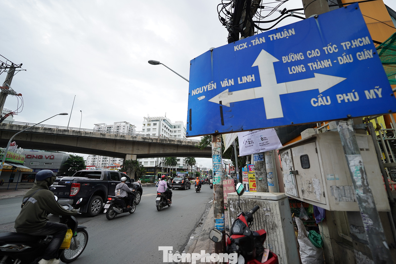 Quận 7 có tên đường Ngô Thị Bì thay cho đường số 67, Võ Thị Đặng thay cho đường số 9 và đường số 32.