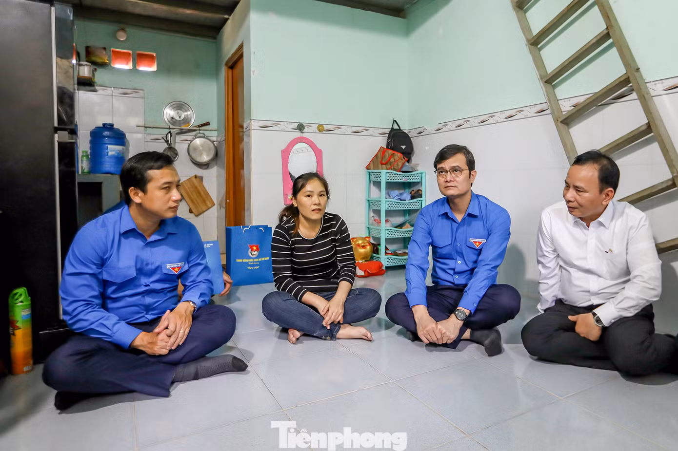 Đoàn cũng đến thăm hỏi và động viên các hộ công nhân đang trọ trên địa bàn.