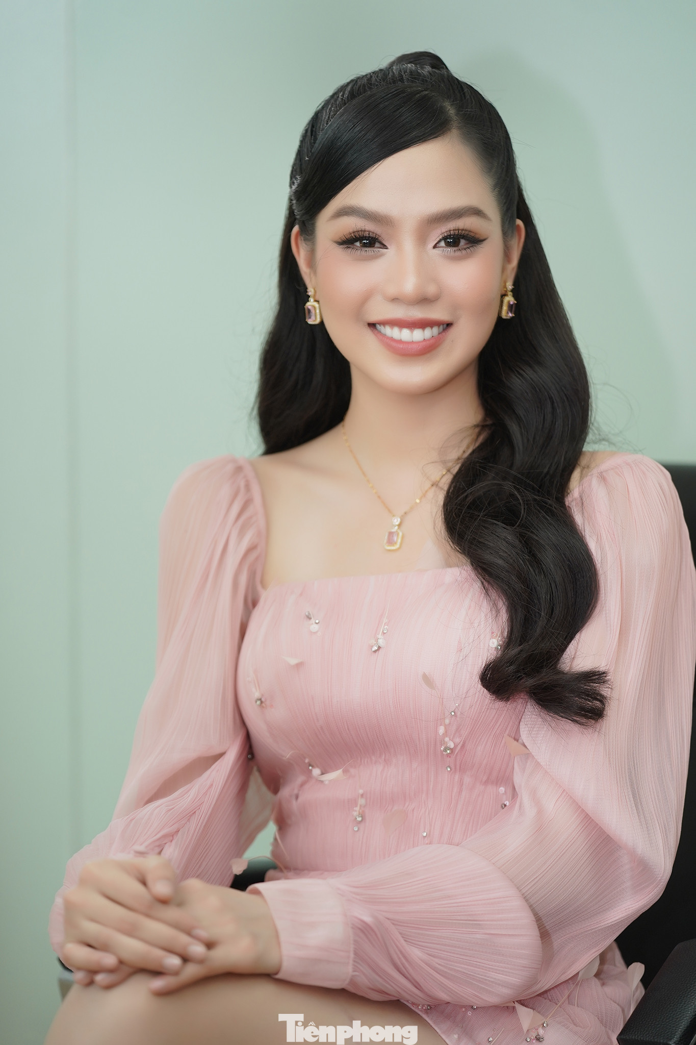 Thanh Thủy giữ nét tự nhiên, cởi mở như thời còn là thí sinh Hoa hậu Việt Nam 2022.