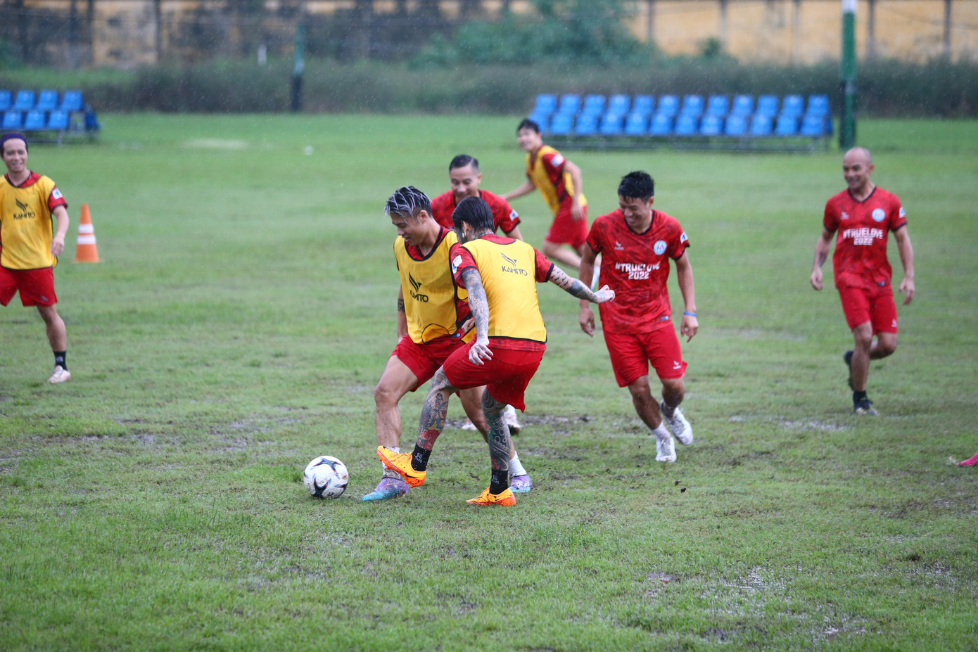 Ban tổ chức cho biết, chiến dịch True Love gồm nhiều hoạt động, trong đó hoạt động chính là tổ chức trận đấu bóng đá giao hữu giữa CLB Borussia Dortmund (Đức) và đội các ngôi sao Việt Nam (Vietnam All Stars). Trận đấu diễn ra trên SVĐ Thống Nhất (TPHCM) vào 19 giờ ngày 28/9.