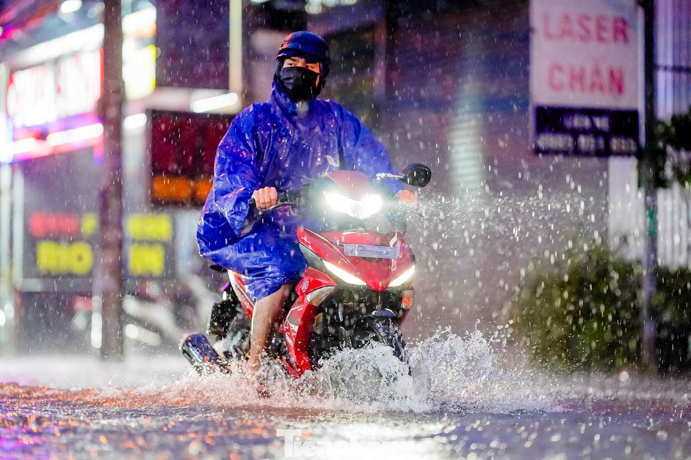 Dự báo trong những ngày cuối tuần, khu vực TPHCM tiếp tục có mưa rào nhiều nơi, rải rác mưa vừa và dông, có nơi mưa to. Ảnh minh họa: Phạm Nguyễn Dự báo trong những ngày cuối tuần, khu vực TPHCM tiếp tục có mưa rào nhiều nơi, rải rác mưa vừa và dông, có nơi mưa to. Ảnh minh họa: Phạm Nguyễn