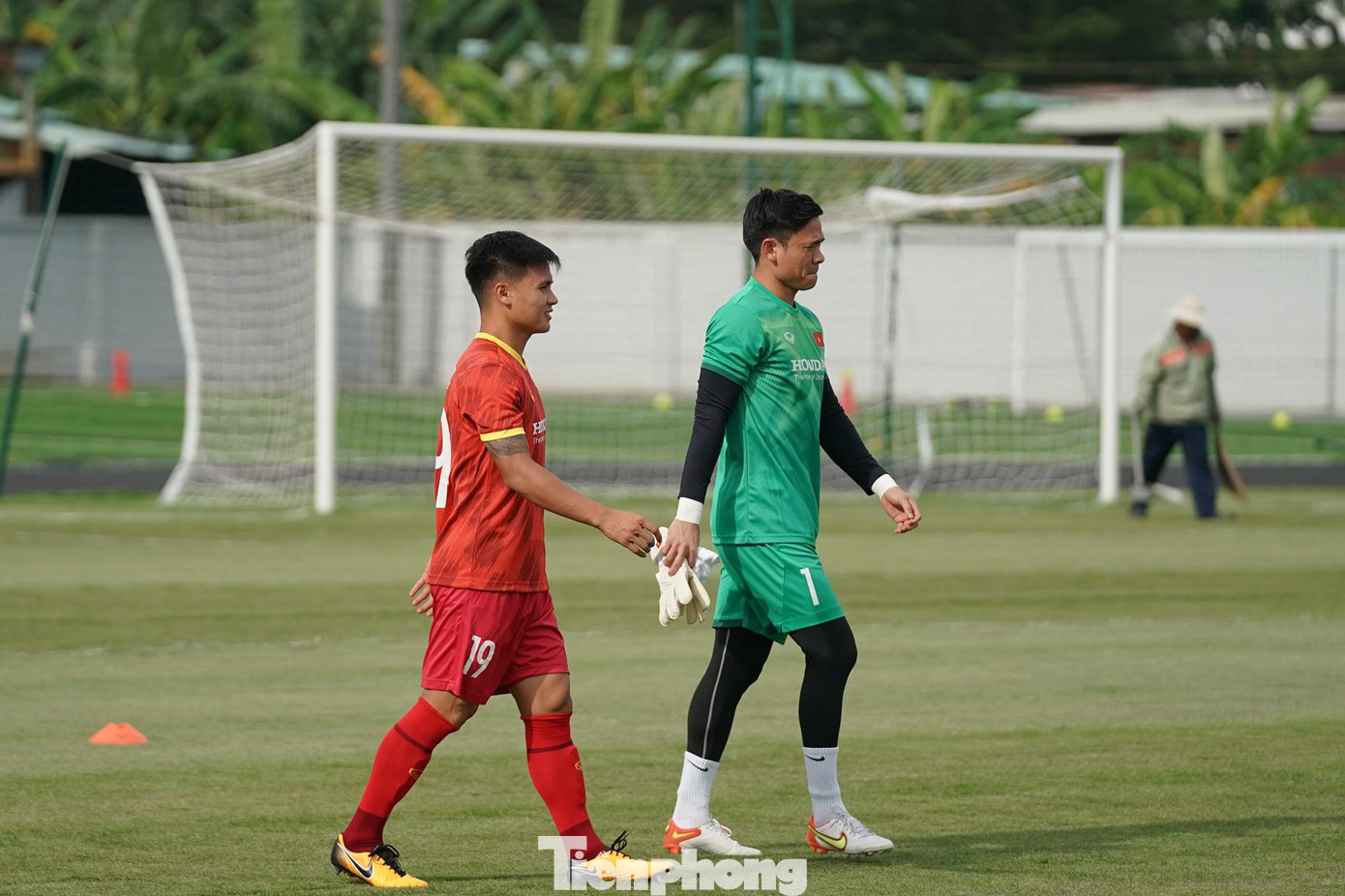 &quot;Đương nhiên là có ảnh hưởng tại AFF Cup nếu vắng Quang Hải. Ta đều biết Quang Hải là cầu thủ tấn công xuất sắc nhất. Đây là cầu thủ gần như duy nhất đá ở nước ngoài. Tất nhiên sẽ có người thay thế, nhưng sức ảnh hưởng của cậu ấy trong lối chơi của đội tuyển là rõ ràng&quot;, ông Park thẳng thắn trả lời báo chí sáng cùng ngày về trường hợp của Quang Hải nếu không được CLB PAU &quot;nhả&quot;.