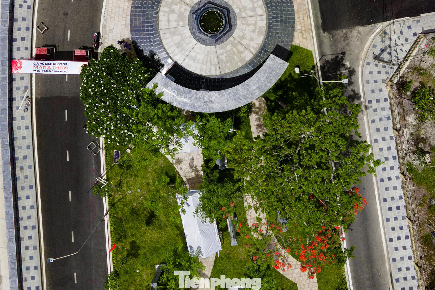 VĐV tham gia Tiền Phong Marathon 2022 tại Côn Đảo không chỉ để tranh tài mà còn có thể thoả sức trải nghiệm nhiều điều thú vị mà thiên nhiên ưu ái ban tặng cho hòn đảo thiêng này. VĐV tham gia Tiền Phong Marathon 2022 tại Côn Đảo không chỉ để tranh tài mà còn có thể thoả sức trải nghiệm nhiều điều thú vị mà thiên nhiên ưu ái ban tặng cho hòn đảo thiêng này.