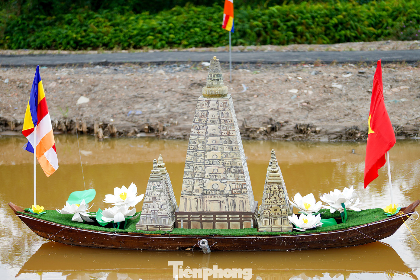 Tháp Đại Giác (Mahabodhi Temple), được UNESCO công nhận là di sản thế giới, là nơi Đức Phật Thích Ca Mâu Ni đạt được sự giác ngộ dưới gốc cây Bồ đề. Ngôi đền này đã tồn tại qua hàng thiên niên kỷ và là biểu tượng quan trọng trong lịch sử Phật giáo. Tuy nhiên, phát hiện mới đây còn tiết lộ rằng bên dưới khu phức hợp này còn chứa đựng nhiều điều bí ẩn chưa được khai quật.