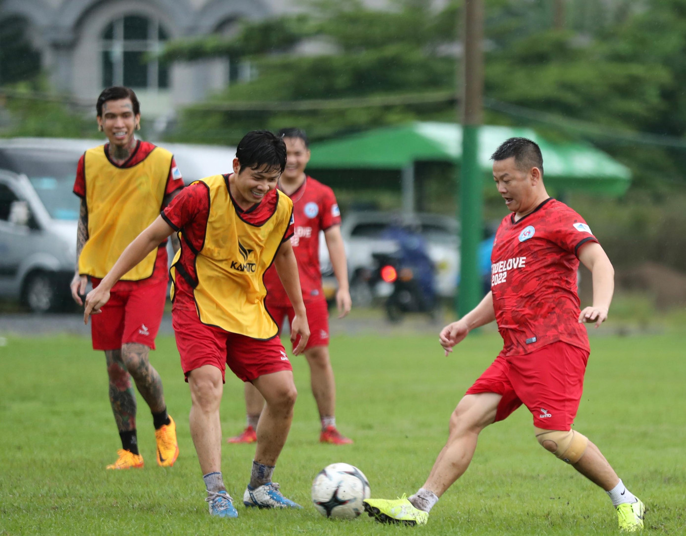 Văn Quyến vẫn còn khá nhanh nhẹn.