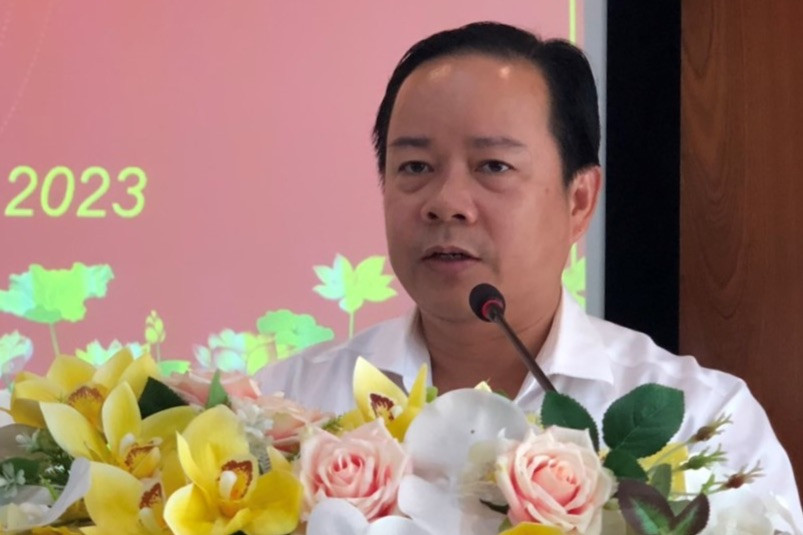 Tân Bí thư huyện ủy Bến Lức Nguyễn Đăng Minh Xuân phát biểu nhận nhiệm vụ. Ảnh: Kim Phượng. Tân Bí thư huyện ủy Bến Lức Nguyễn Đăng Minh Xuân phát biểu nhận nhiệm vụ. Ảnh: Kim Phượng.