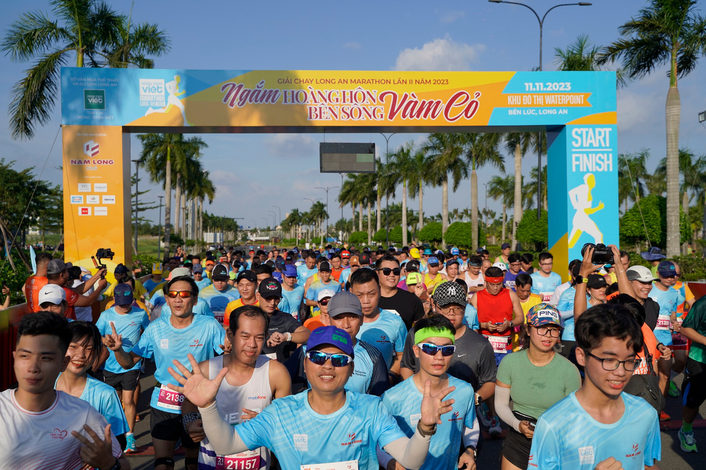 Đặc biệt, Giải chạy Long An Marathon lần thứ 2 năm 2023: Ngắm hoàng hôn bên sông Vàm Cỏ đã thiết kế cung đường chạy 1,5km dành riêng cho trẻ em. Đây như một hoạt động ngoại khóa ngoài trời bổ ích, góp phần thúc đẩy phong trào rèn luyện thể thao của các em nhỏ cùng gia đình. Đặc biệt, Giải chạy Long An Marathon lần thứ 2 năm 2023: Ngắm hoàng hôn bên sông Vàm Cỏ đã thiết kế cung đường chạy 1,5km dành riêng cho trẻ em. Đây như một hoạt động ngoại khóa ngoài trời bổ ích, góp phần thúc đẩy phong trào rèn luyện thể thao của các em nhỏ cùng gia đình.