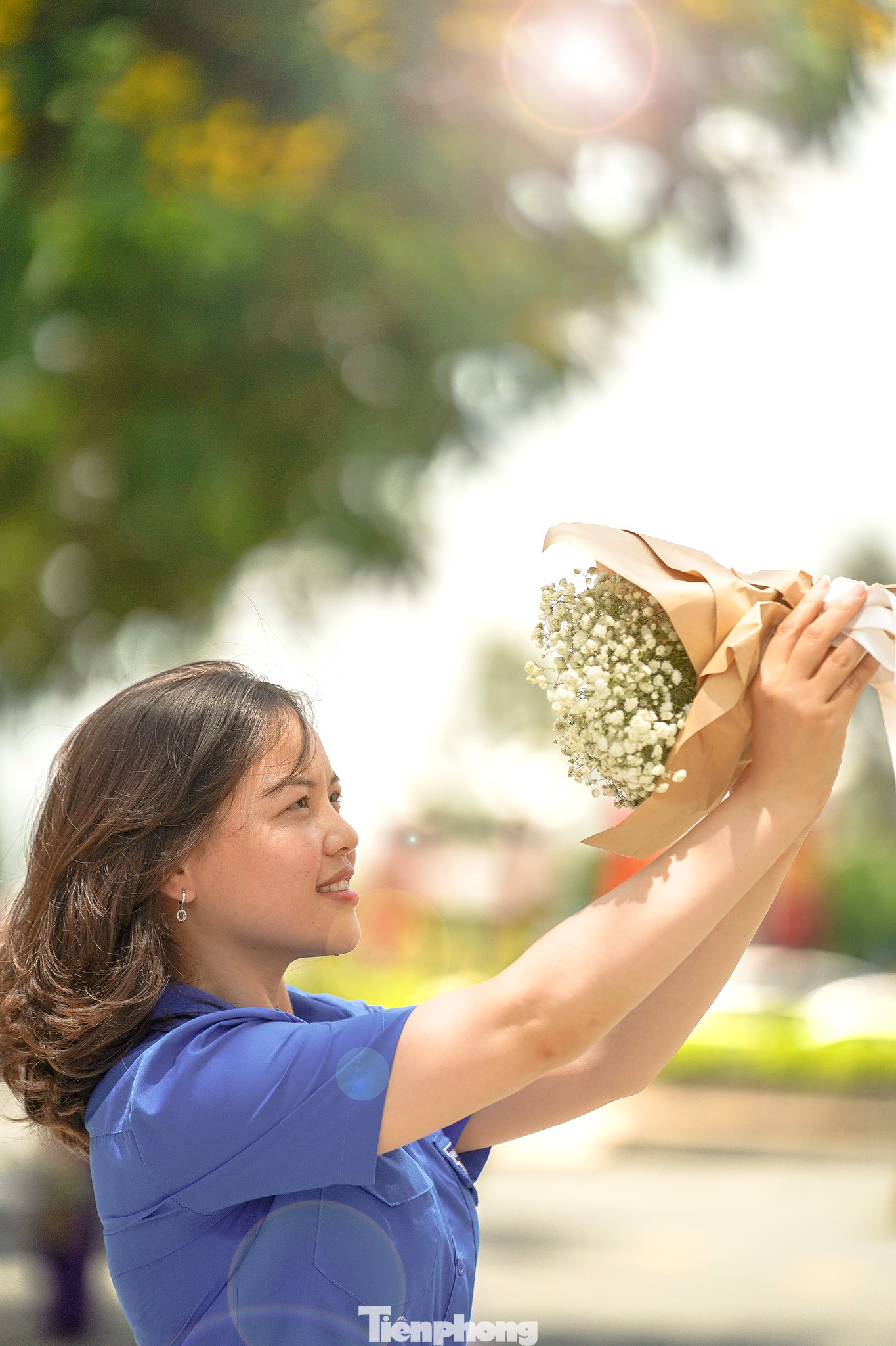 Bạn Võ Thị Kim Thoa (Thủ Thừa) rạng ngời nét thanh xuân trong veo đi đón nắng, chụp ảnh phong cách Thu Hà Nội. Kim Thoa hiện đang là thanh niên thuộc chi đoàn Sở TN-MT tỉnh Long An.