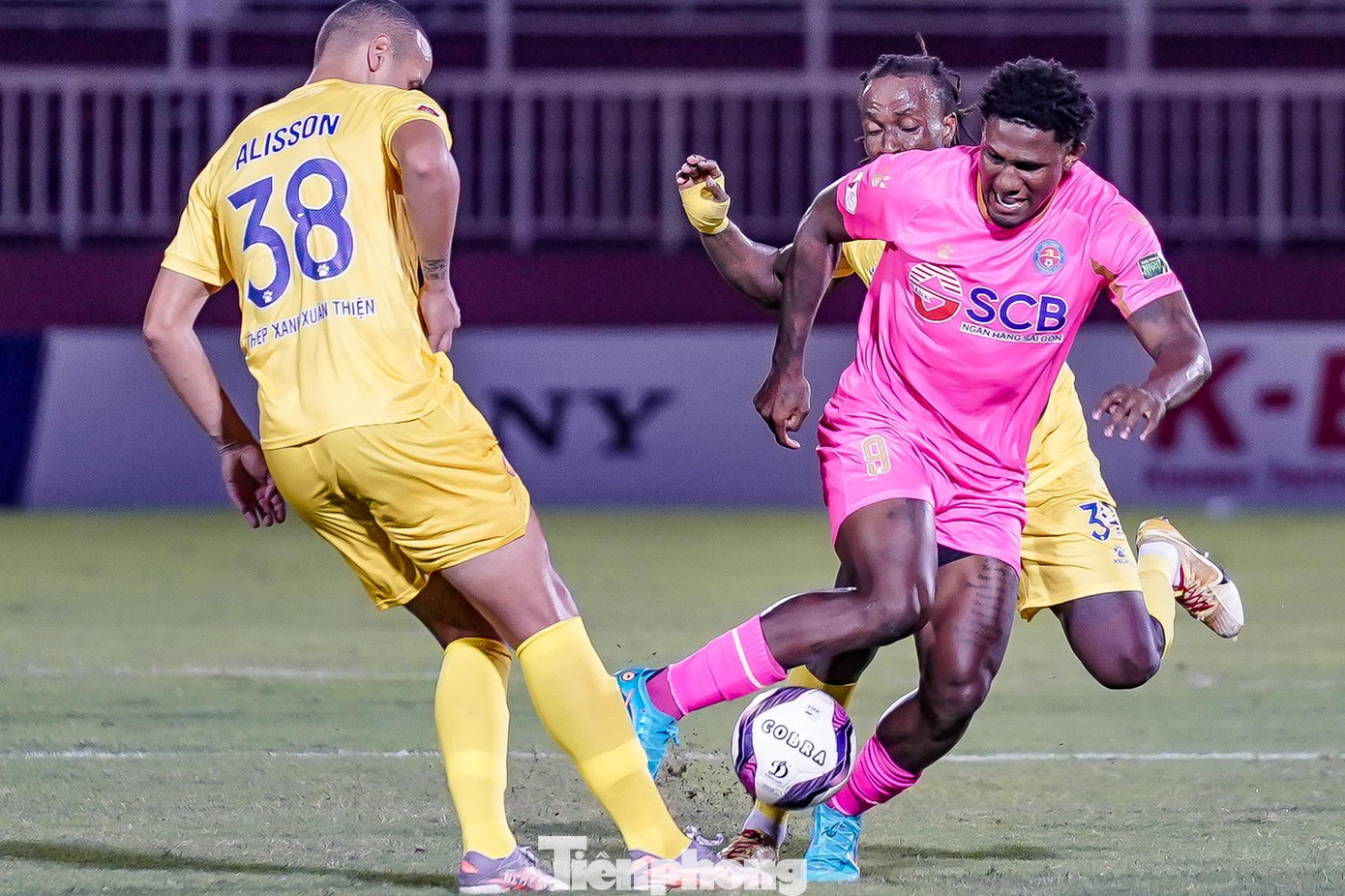 Bàn thắng càng làm cho các cầu thủ Nam Định thêm phấn chấn, họ liên tục dâng cao về phía khung thành thủ môn Văn Phong bên phía Sài Gòn FC. Trong khi đó, Sài Gòn FC vẫn chơi khá bế tắc và không có cơ hội nào thực sự nguy hiểm.