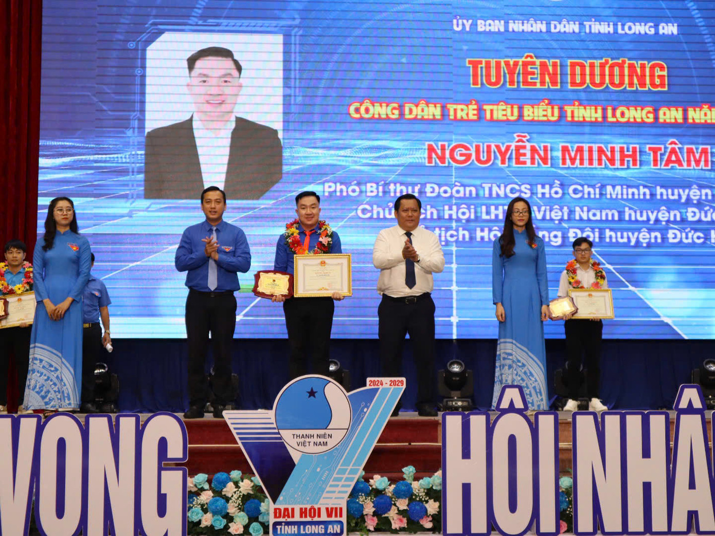 Đồng chí Nguyễn Minh Tâm - Phó Bí thư Huyện Đoàn Đức Hòa đã cùng Ban Thường vụ Huyện Đoàn khởi xướng nhiều hoạt động ý nghĩa như: Mô hình "Về nhà mẹ", "Chuyến xe nghĩa tình", hay "Ngôi nhà nhân ái", góp phần tạo nên những giá trị nhân văn. Với sự nhạy bén trong giai đoạn công nghệ số lên ngôi, đồng chí Tâm đã khởi xướng mô hình "Thành lập đội xung kích tuyên truyền, hướng dẫn, hỗ trợ người dân nộp hồ sơ thủ tục hành chính trực tuyến ".