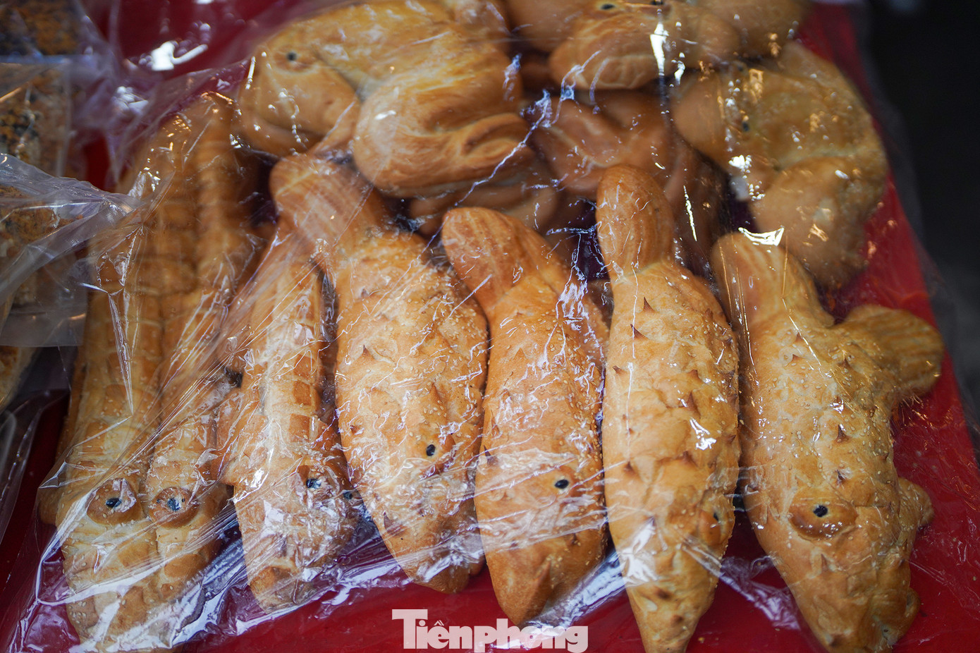 Để thu hút khách hàng, tiệm nặn bánh mì hình con ếch, cá sấu, cá chép, cua, tôm, bạch tuộc. Trong số những bánh mì hình con vật, loại cá sấu, cua, ếch cỡ nhỏ và trung bán chạy nhất. Những chiếc bánh trưng bày trên vỉa hè luôn thu hút ánh nhìn của những người đi ngang qua.