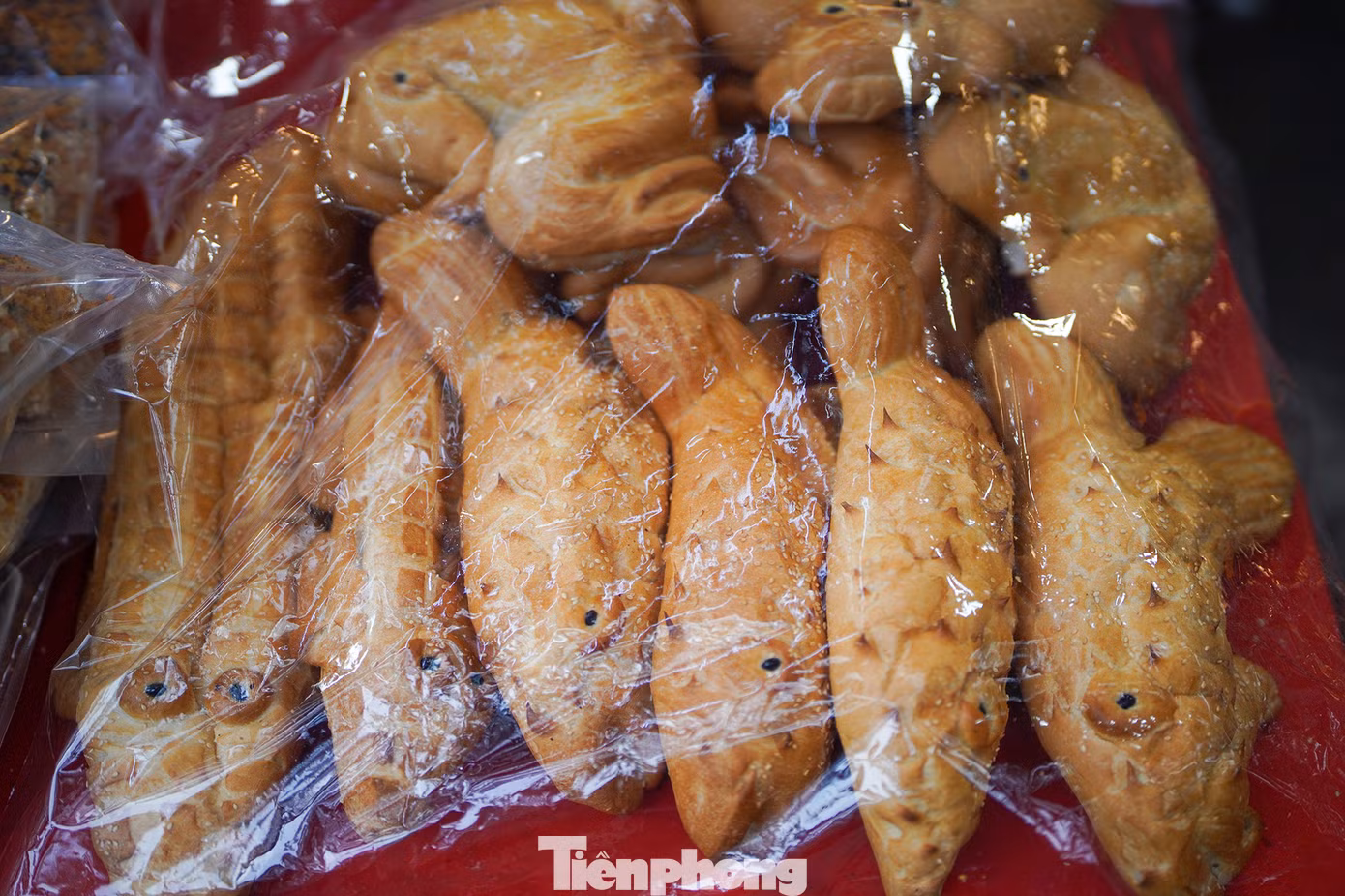 Để thu hút khách hàng, tiệm nặn bánh mì hình con ếch, cá sấu, cá chép, cua, tôm, bạch tuộc. Trong số những bánh mì hình con vật, loại cá sấu, cua, ếch cỡ nhỏ và trung bán chạy nhất. Những chiếc bánh trưng bày trên vỉa hè luôn thu hút ánh nhìn của những người đi ngang qua.