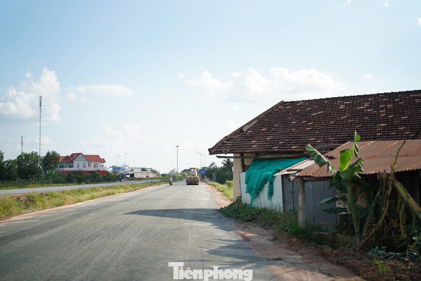 Một số ít mặt bằng vẫn còn chưa được bàn giao hoàn toàn cho dự án.