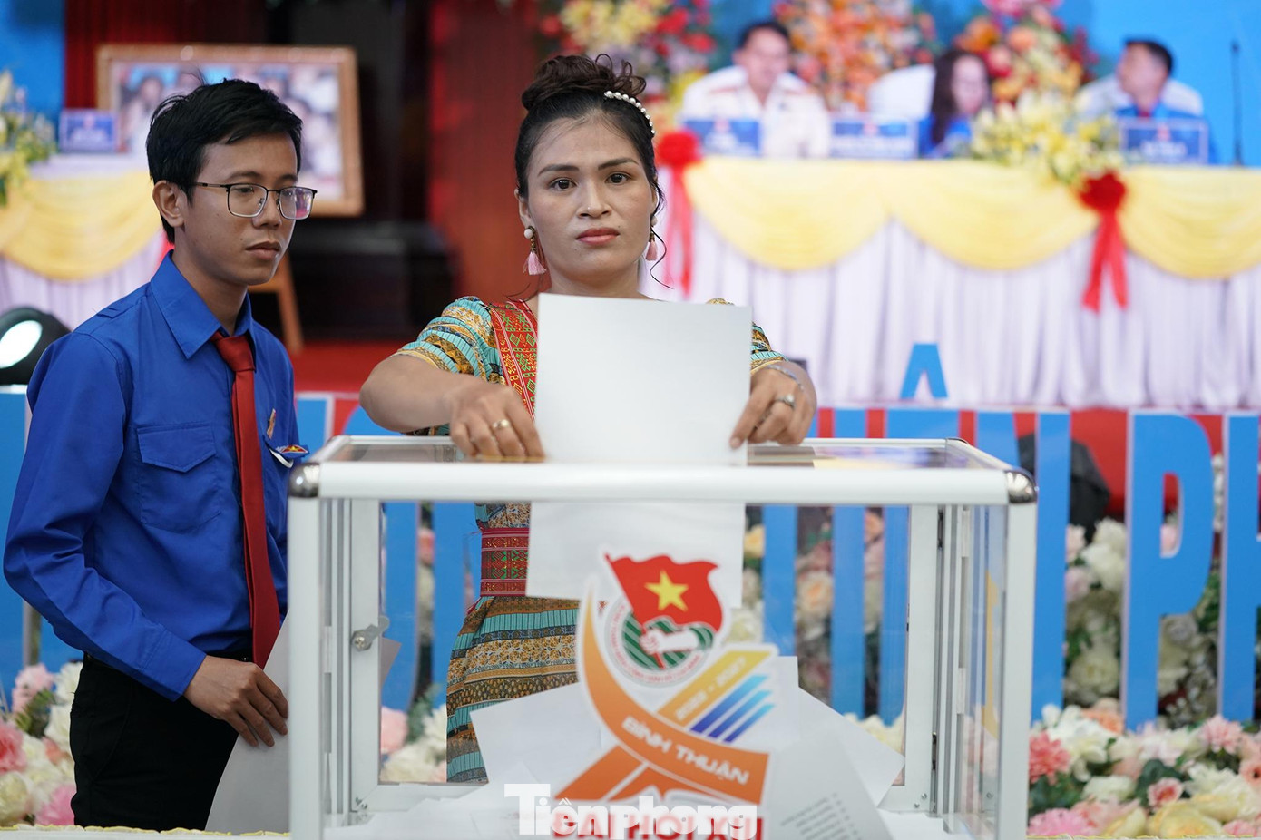 Công tác triển khai quy trình, quy chế bầu cử được thông báo cụ thể chi tiết để giúp đại biểu thực hiện đúng quyền bầu cử của mình. Các đại biểu bỏ phiếu bầu Ban Chấp hành Đoàn TNCS Hồ Chí Minh tỉnh Bình Thuận khóa XIII, nhiệm kỳ 2022-2027. Công tác triển khai quy trình, quy chế bầu cử được thông báo cụ thể chi tiết để giúp đại biểu thực hiện đúng quyền bầu cử của mình. Các đại biểu bỏ phiếu bầu Ban Chấp hành Đoàn TNCS Hồ Chí Minh tỉnh Bình Thuận khóa XIII, nhiệm kỳ 2022-2027.