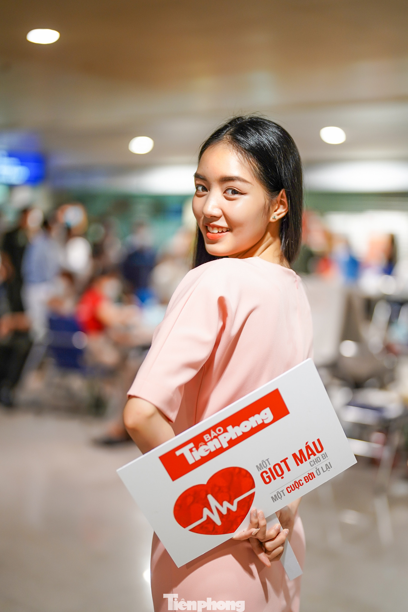 Sáng nay, do sức khoẻ không tốt nên người đẹp Mai Chi hoãn lại, hẹn lần sau tham gia cùng chương trình. Sáng nay, do sức khoẻ không tốt nên người đẹp Mai Chi hoãn lại, hẹn lần sau tham gia cùng chương trình.