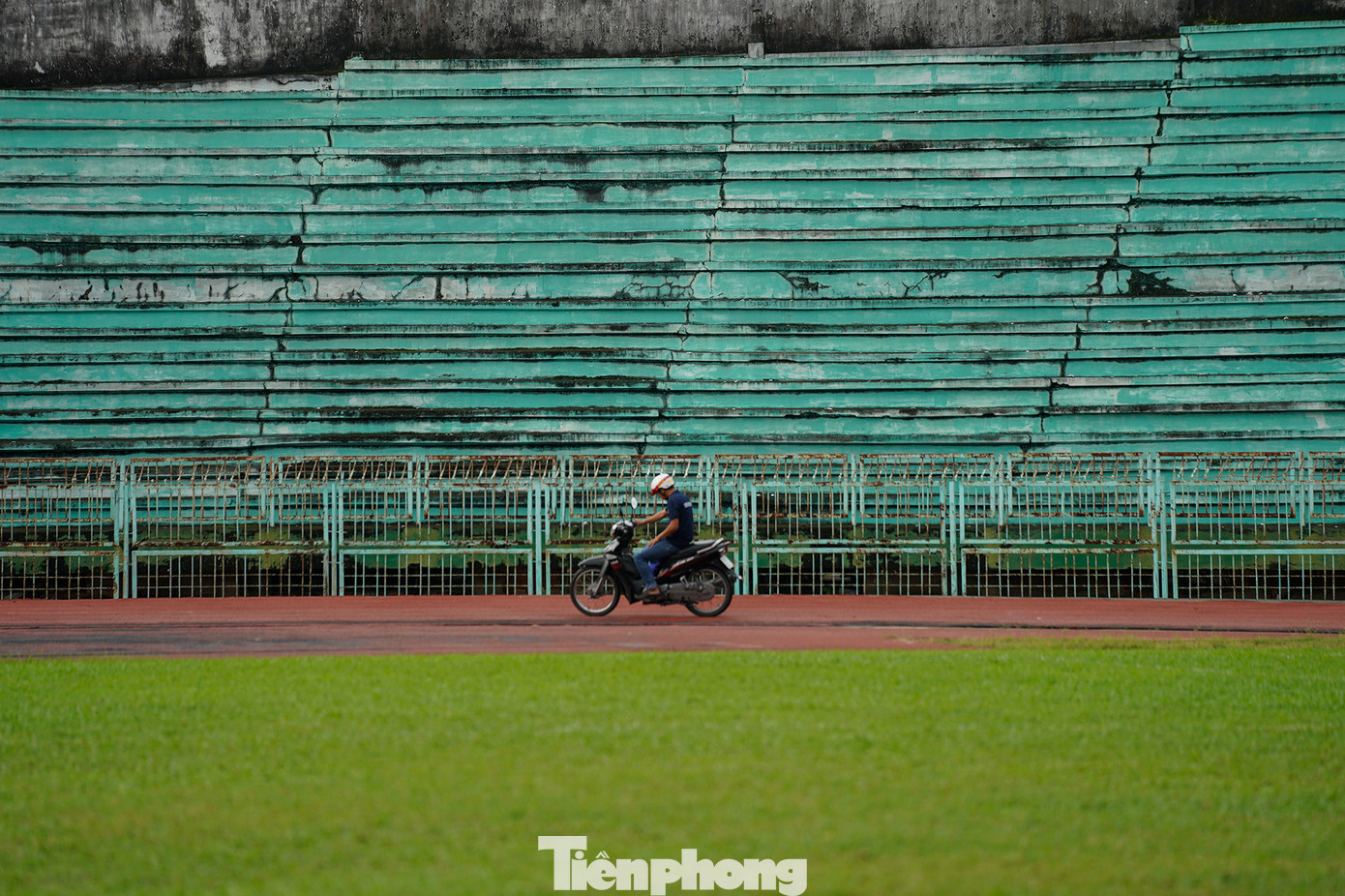 Giai đoạn 2003-2007, đội bóng Gạch Đồng Tâm Long An trở thành hiện tượng của bóng đá Việt khi thi đấu thành công ở giải đấu hạng A và góp mặt vào các trận đấu của giải đấu V-League.