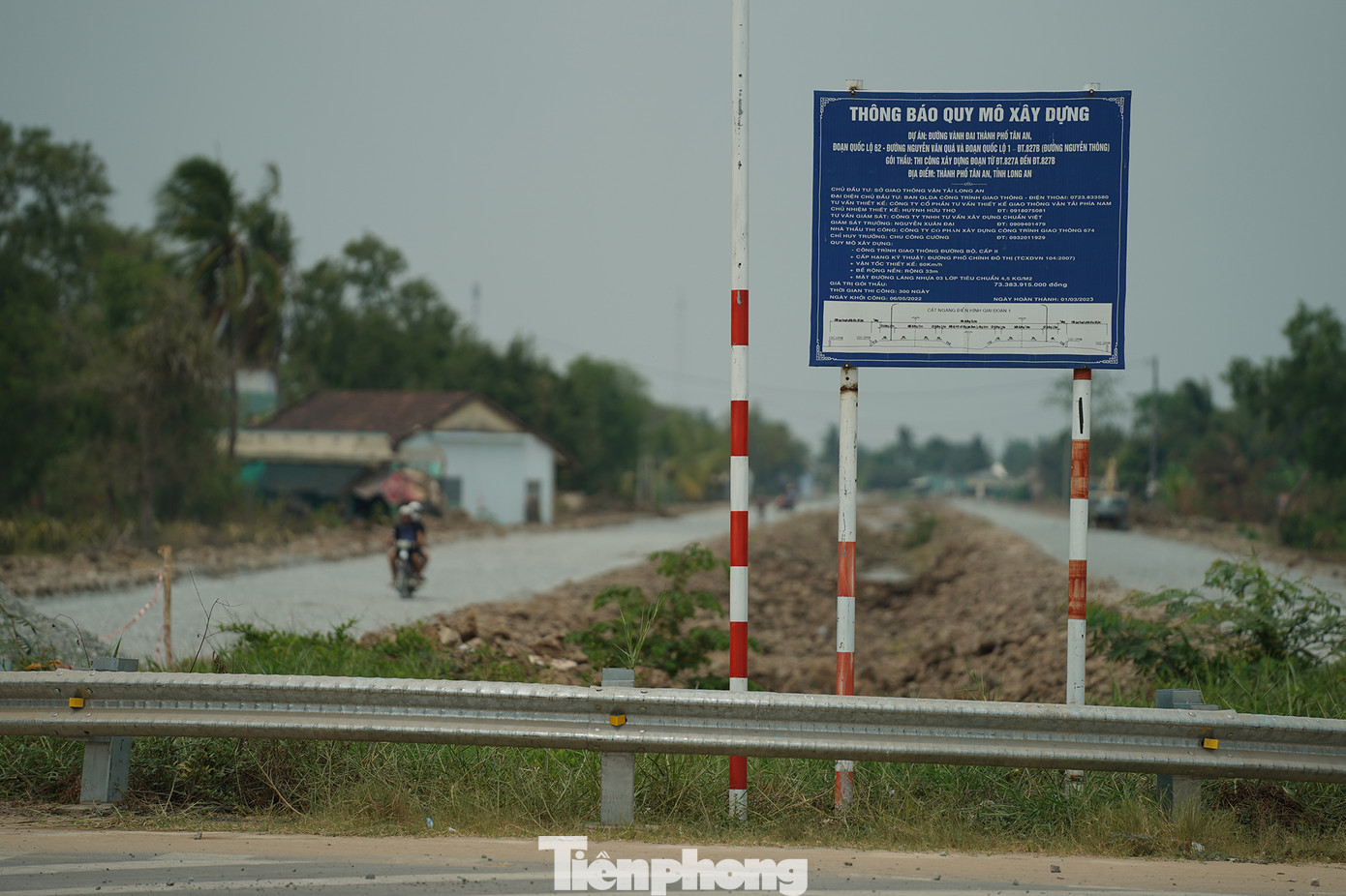 Tuyến đường Vành đai TP Tân An, đoạn từ nút giao Quốc lộ 1 đến vòng xoay nút giao với ĐT827A đã chính thức thông xe kỹ thuật. Tại các đoạn ĐT827A - ĐT827B, đoạn từ Quốc lộ 62 đến đường Nguyễn Văn Quá và dự án cầu vượt sông Vàm Cỏ Tây, các đơn vị thi công đang nỗ lực thực hiện nhằm bảo đảm tiến độ theo cam kết.