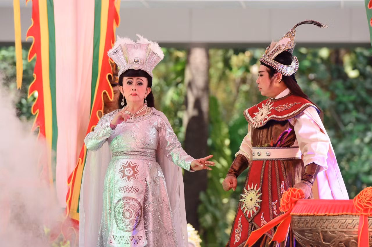 Các tiết mục cúng tế hoạt cảnh "Anh hùng dân tộc" cũng thu hút sự quan tâm của đông đảo khách du lịch.