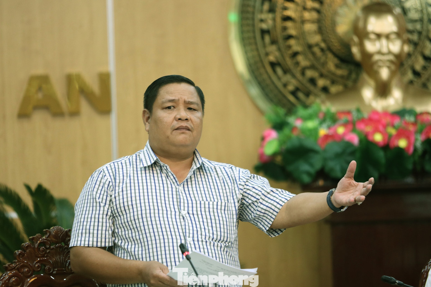 Giám đốc Sở GTVT, Phó trưởng Ban ATGT tỉnh Đặng Hoàng Tuấn chỉ rõ các vấn đề tồn tại. Giám đốc Sở GTVT, Phó trưởng Ban ATGT tỉnh Đặng Hoàng Tuấn chỉ rõ các vấn đề tồn tại.