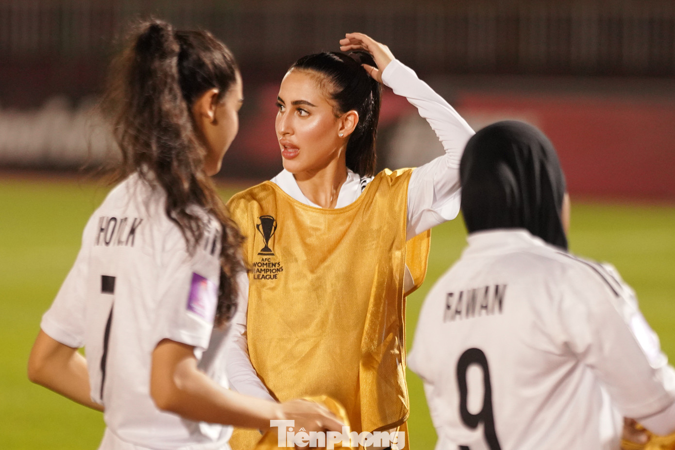 Nét đẹp các tuyển thủ Abu Dhabi thu hút khán giả.