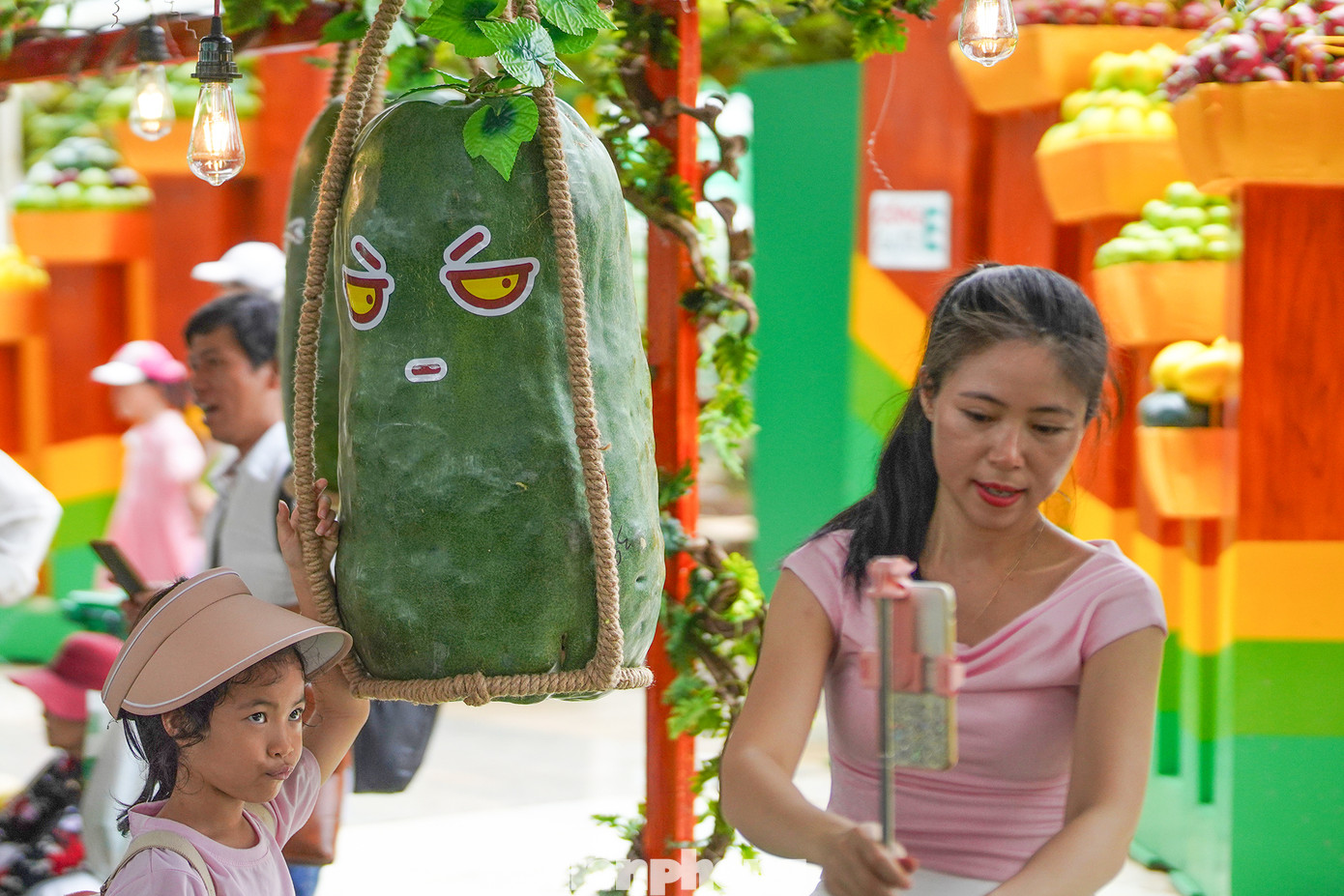 Một góc ảnh quả bí đao tỏ ra "khó chịu".