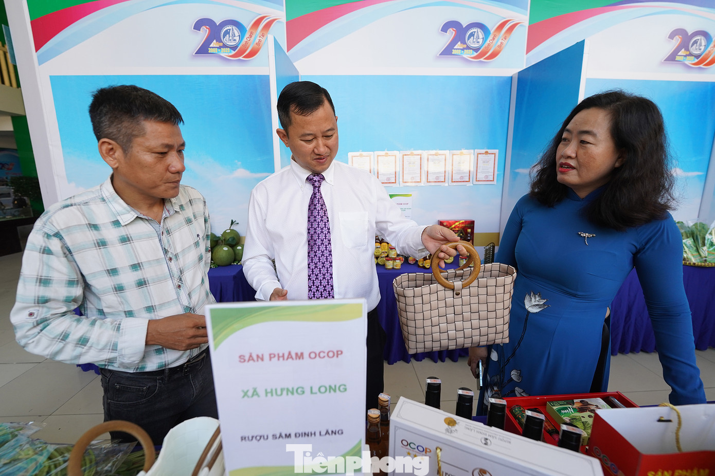 Sau 2 thập kỷ Bình Chánh cũ tách ra làm 2 đơn vị hành chính mới, huyện ngoại thành của TPHCM đã vượt khó đi lên, đạt được nhiều thành tựu trong phát triển kinh tế - xã hội.