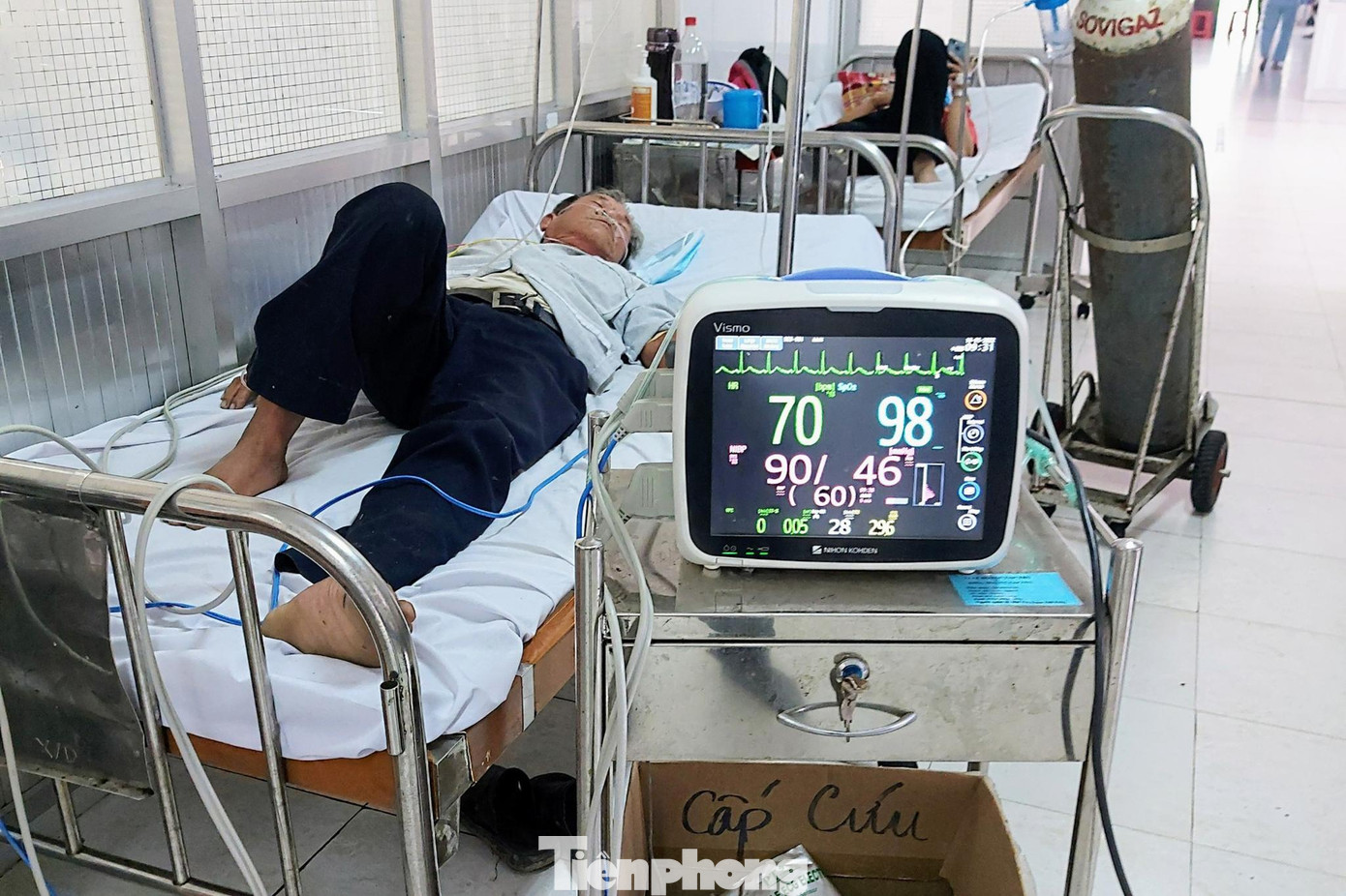 Đến trưa cùng ngày, sức khỏe bệnh nhân tạm thời ổn định Đến trưa cùng ngày, sức khỏe bệnh nhân tạm thời ổn định