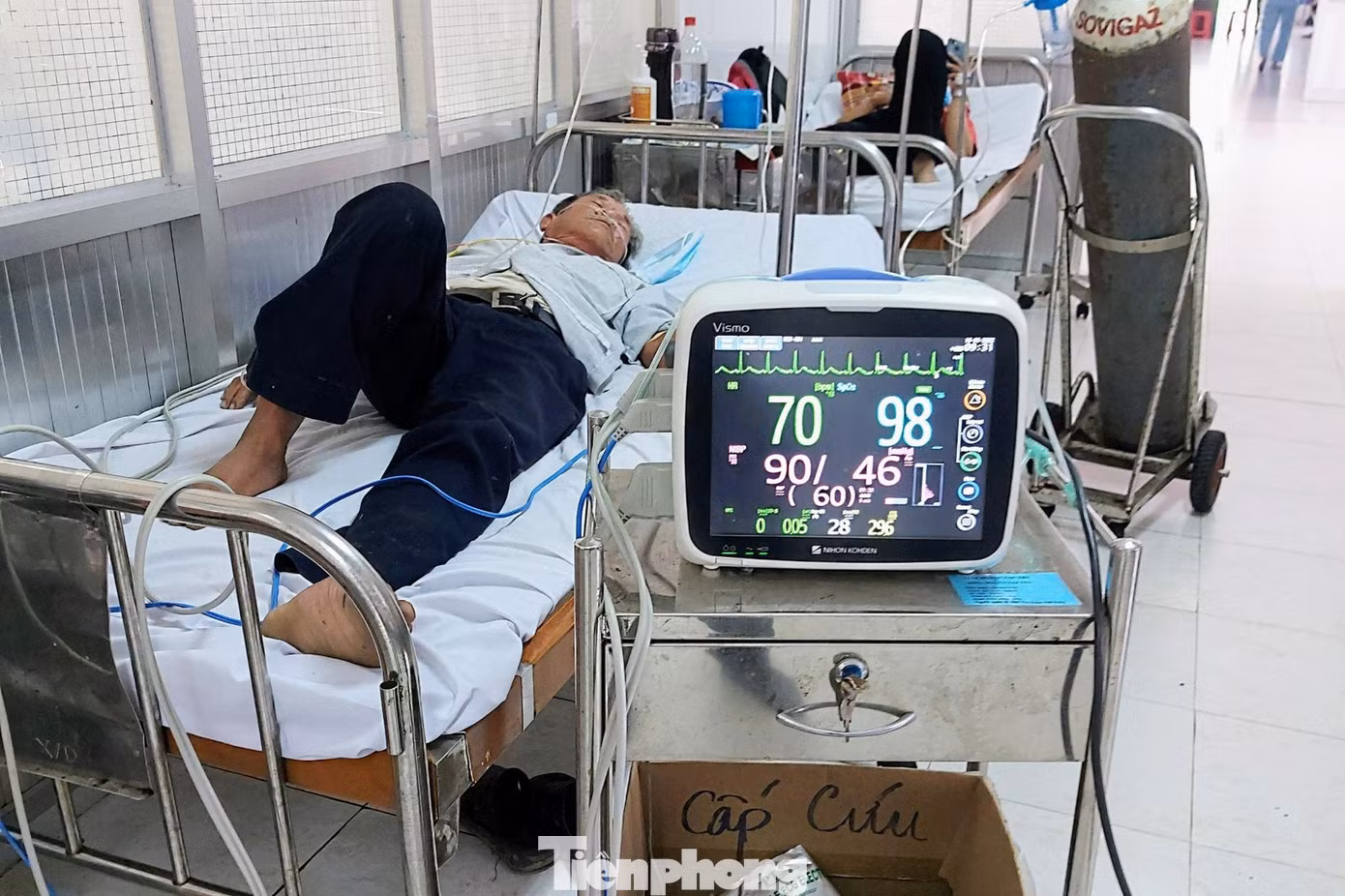 Đến trưa cùng ngày, sức khỏe bệnh nhân tạm thời ổn định Đến trưa cùng ngày, sức khỏe bệnh nhân tạm thời ổn định