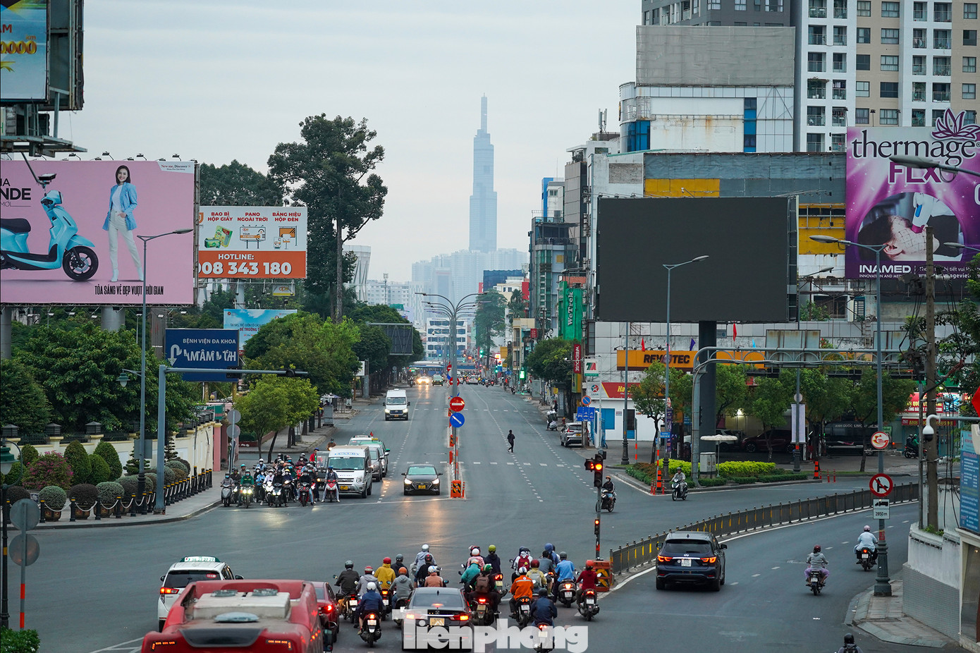 Đường Hoàng Văn Thụ lượng xe không quá nhiều.