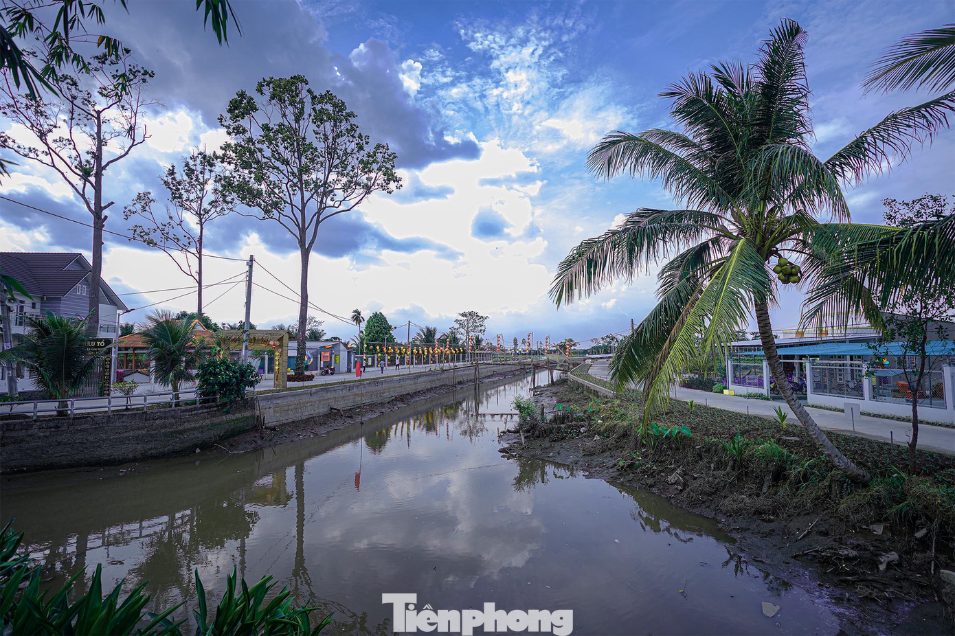 Xã Giai Xuân, huyện Phong Điền là địa phương vùng ven của TP Cần Thơ được xem là cái nôi của nền văn hóa miệt vườn bên bờ sông Cần Thơ, với nhiều con rạch kết nối. Xã Giai Xuân, huyện Phong Điền là địa phương vùng ven của TP Cần Thơ được xem là cái nôi của nền văn hóa miệt vườn bên bờ sông Cần Thơ, với nhiều con rạch kết nối.