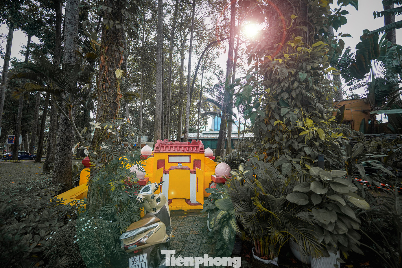 Theo Sở Văn hóa - Thể thao TPHCM, ngôi mộ cổ này được xây dựng năm Ất Mùi (1895) và tính đến nay đã 130 năm tuổi.