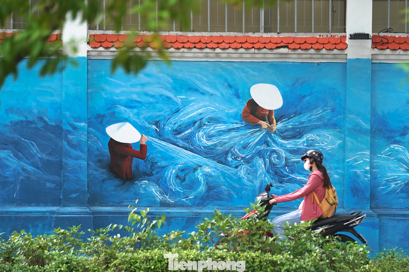 Cảnh đan lưới trên bích họa.